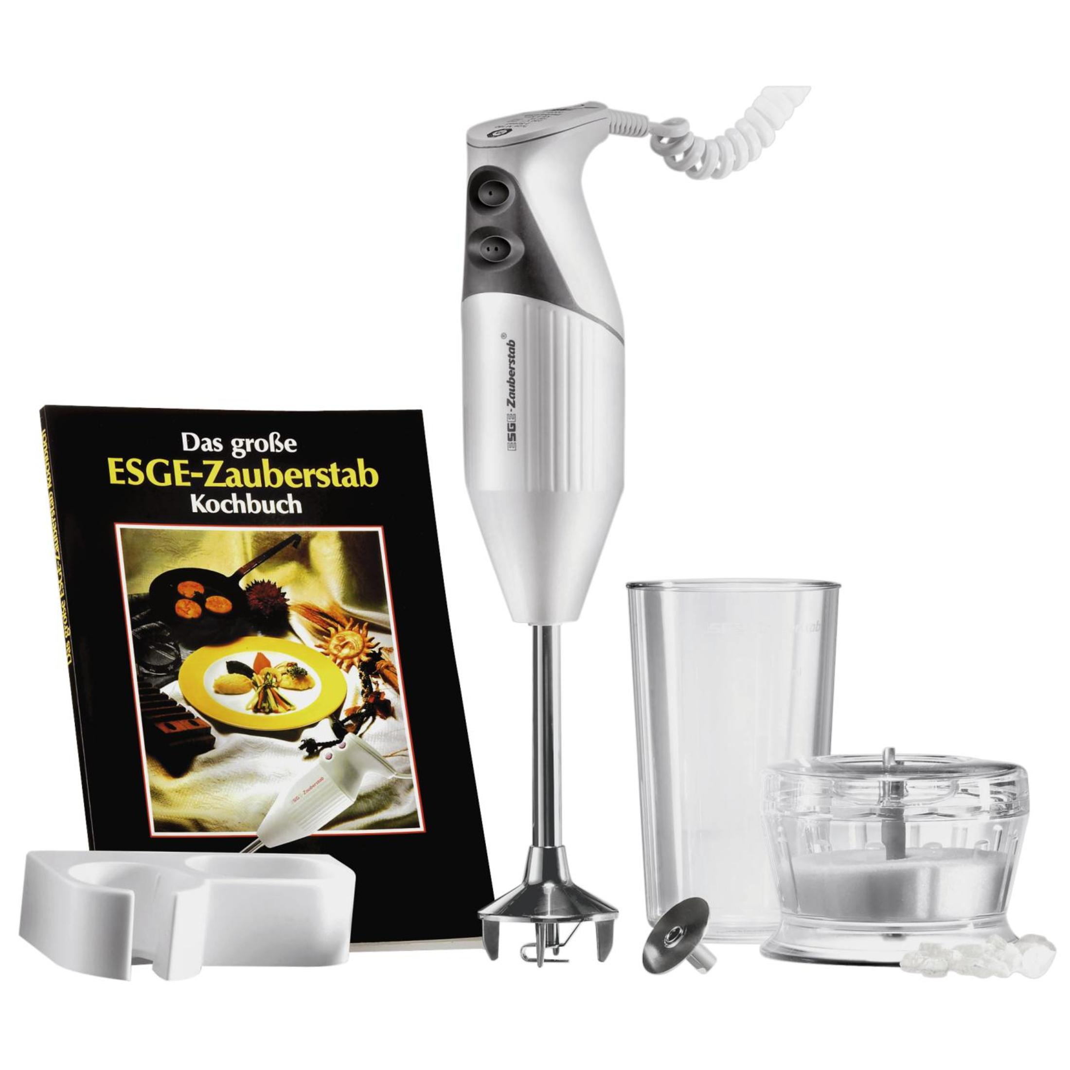 Biały blender ręczny z książką kucharską, kubkiem i siekaczem.