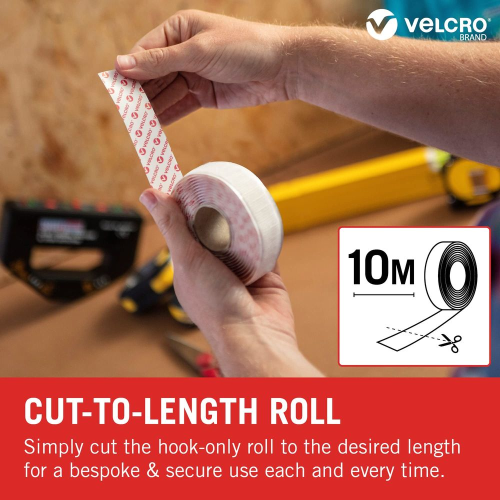 Hände halten ein Klettband-Rollchen. Daneben ist eine 10m-Rolle abgebildet.