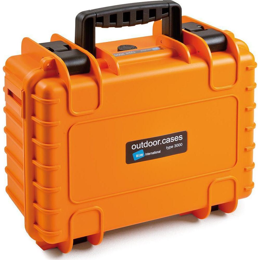 Orange Outdoor Cases Typ 3000 Koffer mit schwarzem Griff und Schnallen.