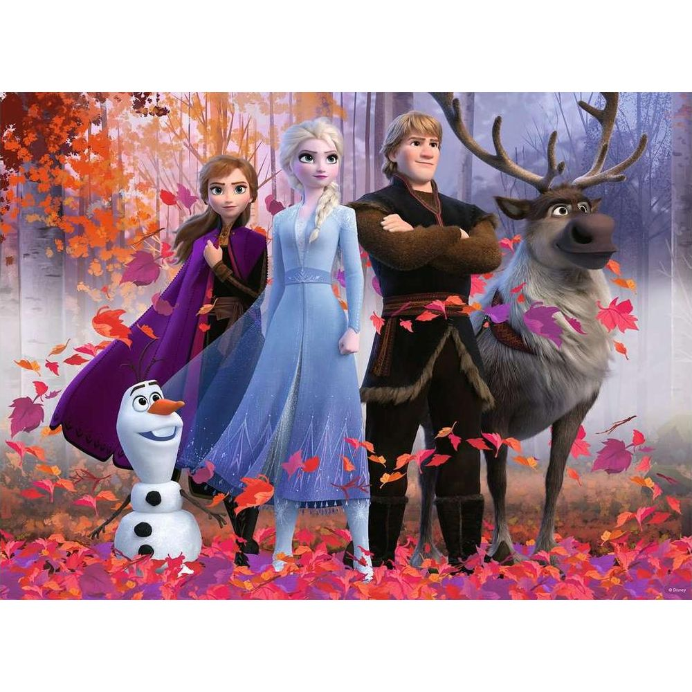 Anna, Elsa, Kristoff e Sven si trovano in un bosco autunnale, coperti di foglie.
