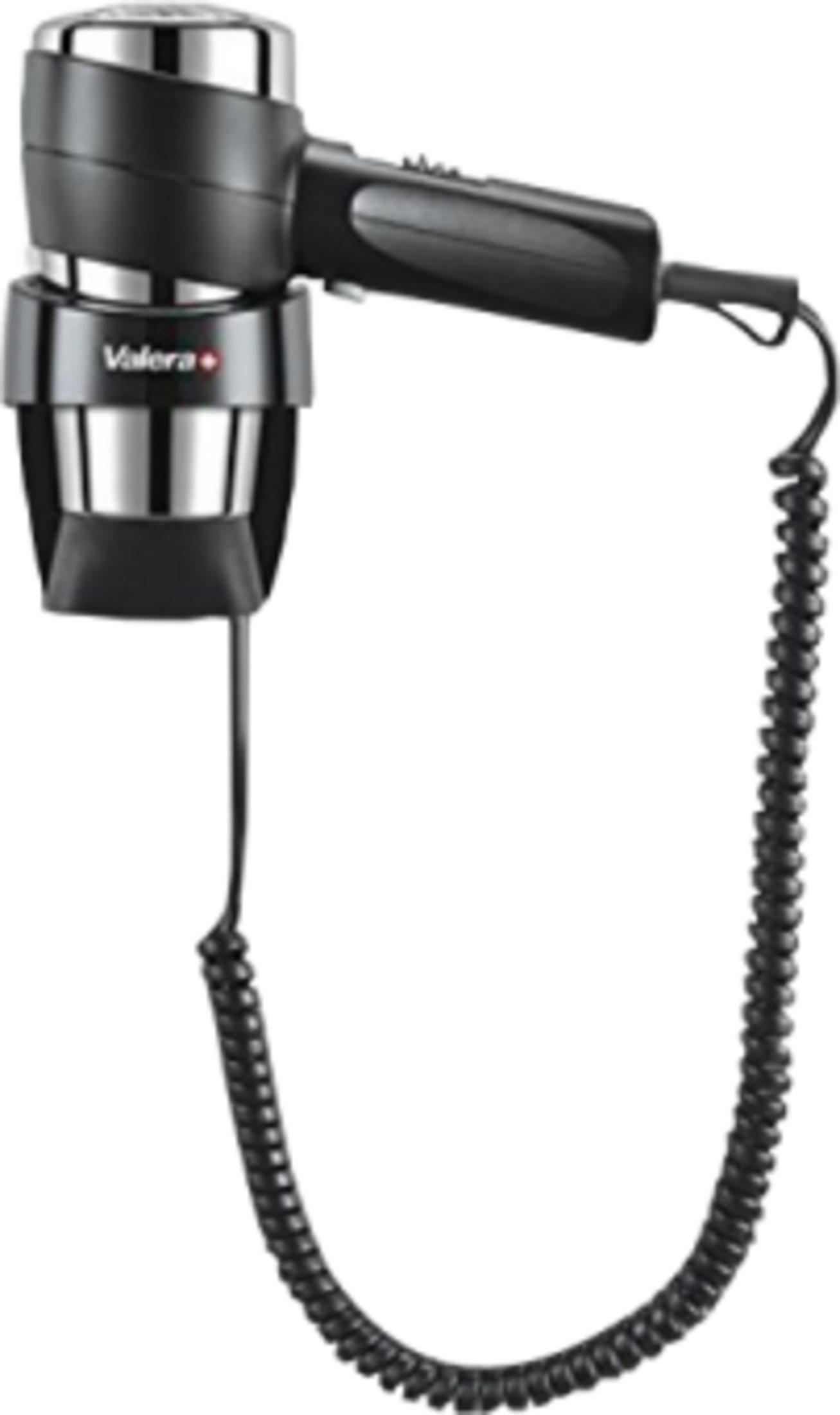 Czarna suszarka do włosów Valera z srebrnymi akcentami i spiralnym kablem.