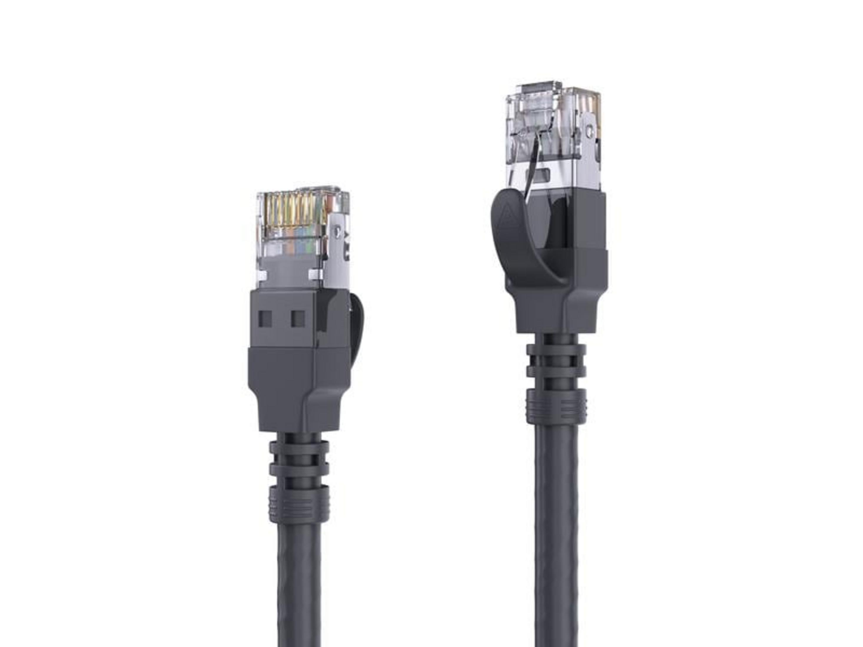 Due cavi Ethernet grigi con connettori trasparenti.