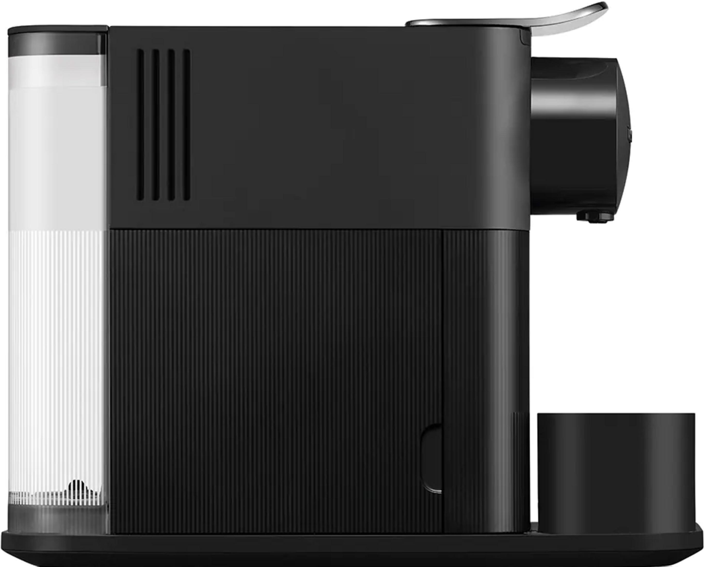 Schwarze Kaffeemaschine mit transparentem Wassertank und silbernem Hebel.
