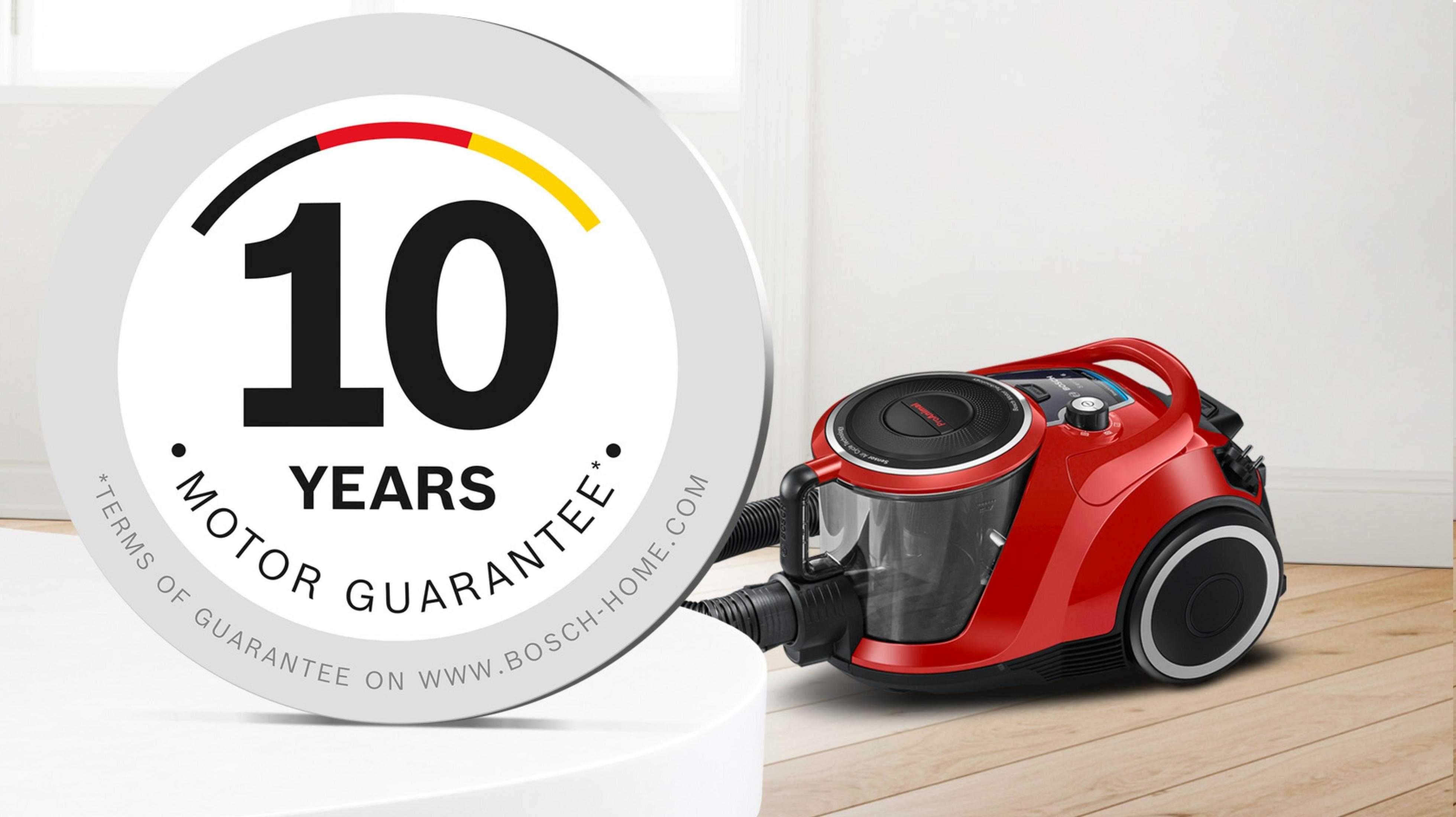 Czerwony odkurzacz Bosch z pieczęcią 10-letniej gwarancji silnika.