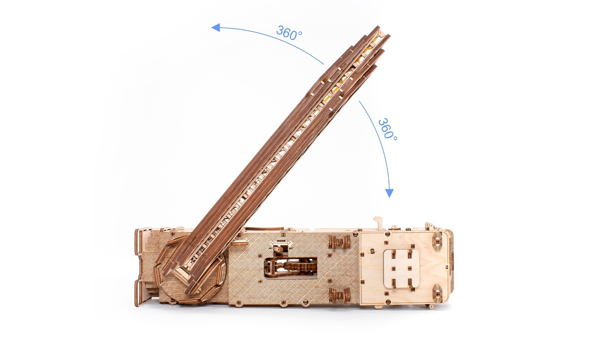 Ein detailliertes Holzmodell mit Zahnrädern und LED-Leuchten. Ein Arm ist nach oben geklappt.