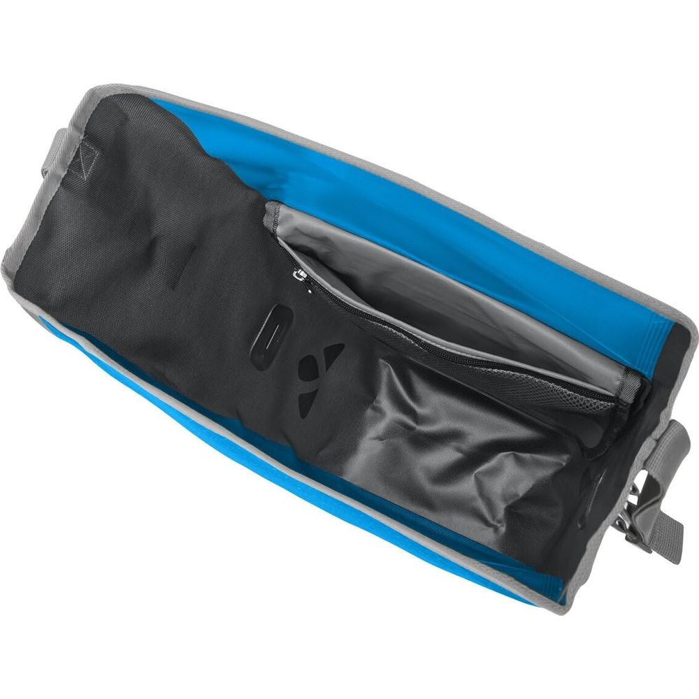 Borsa grigia e blu aperta con tasca con zip e logo.