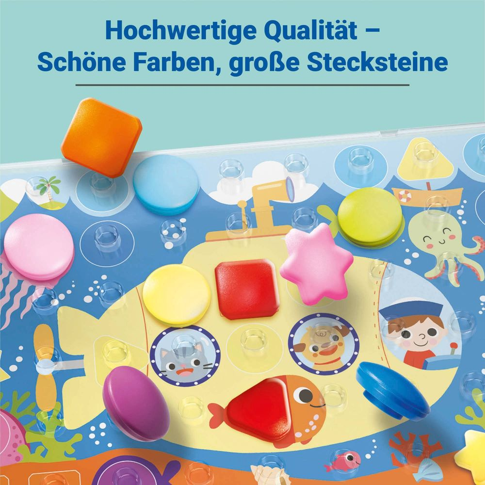 Bunte Stecksteine auf einer Unterwasser-Spielmatte mit U-Boot und Oktopus.