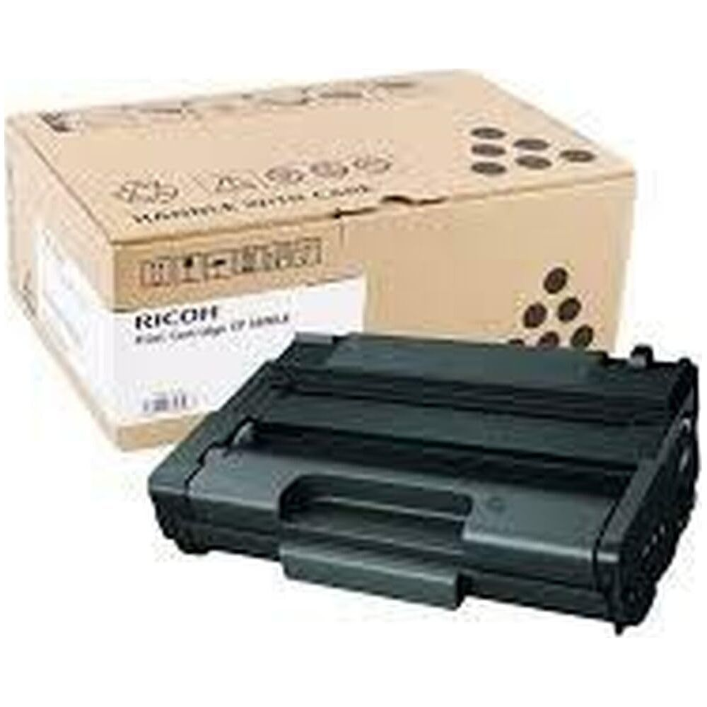Czarny wkład laserowy Ricoh znajduje się przed kartonowym pudełkiem.
