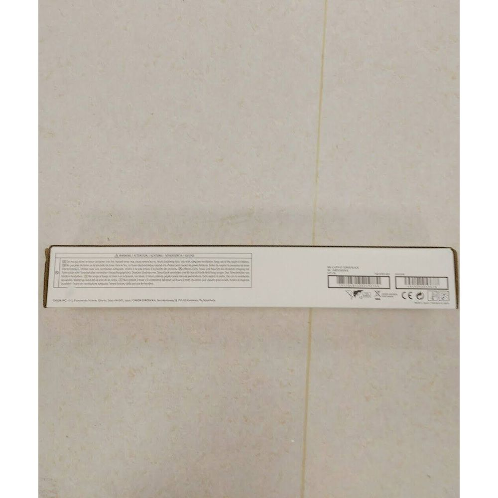 Białe opakowanie z tekstem ostrzegawczym i informacjami o produkcie.