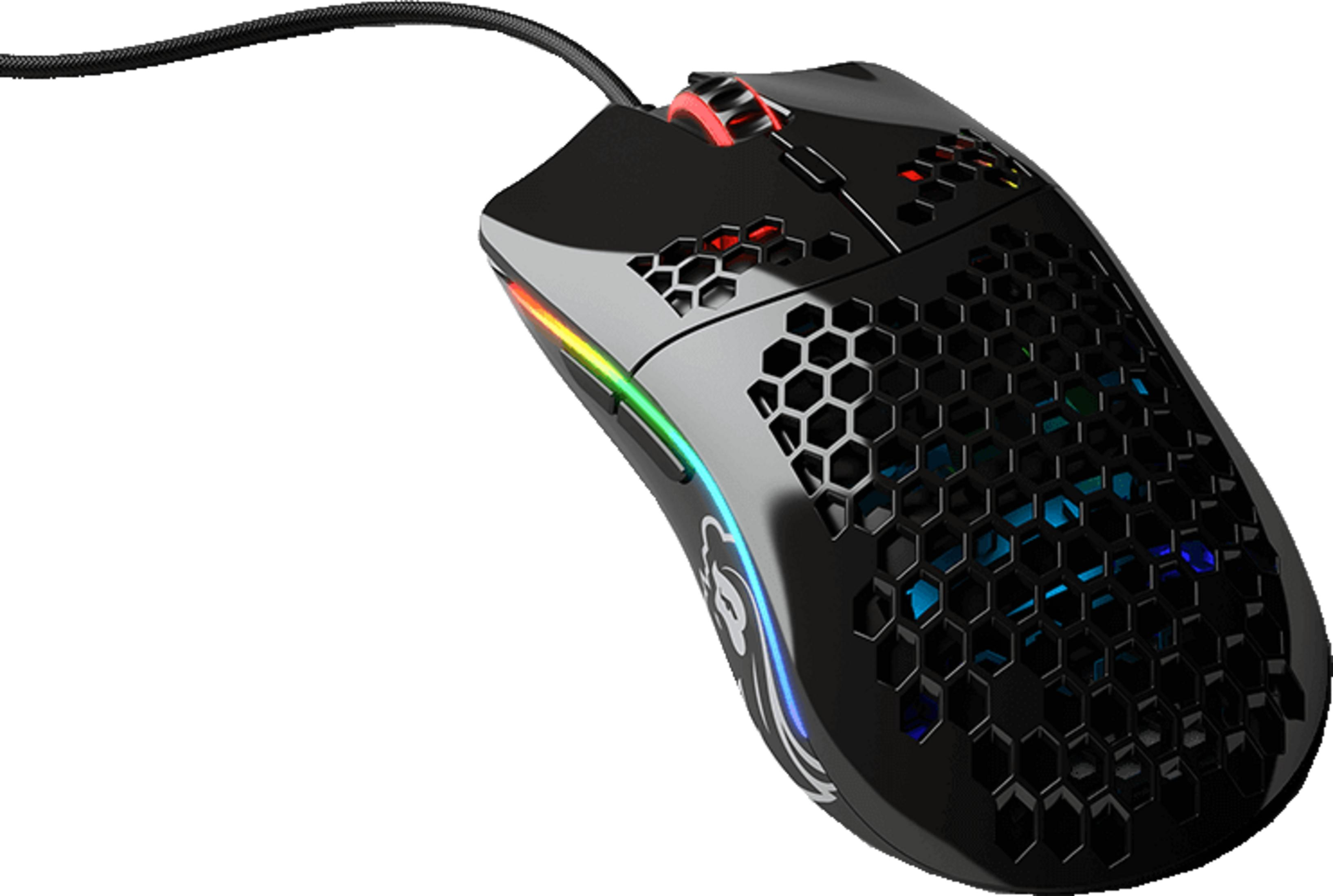 Zwarte gamingmuis met honingraatontwerp en RGB-verlichting.