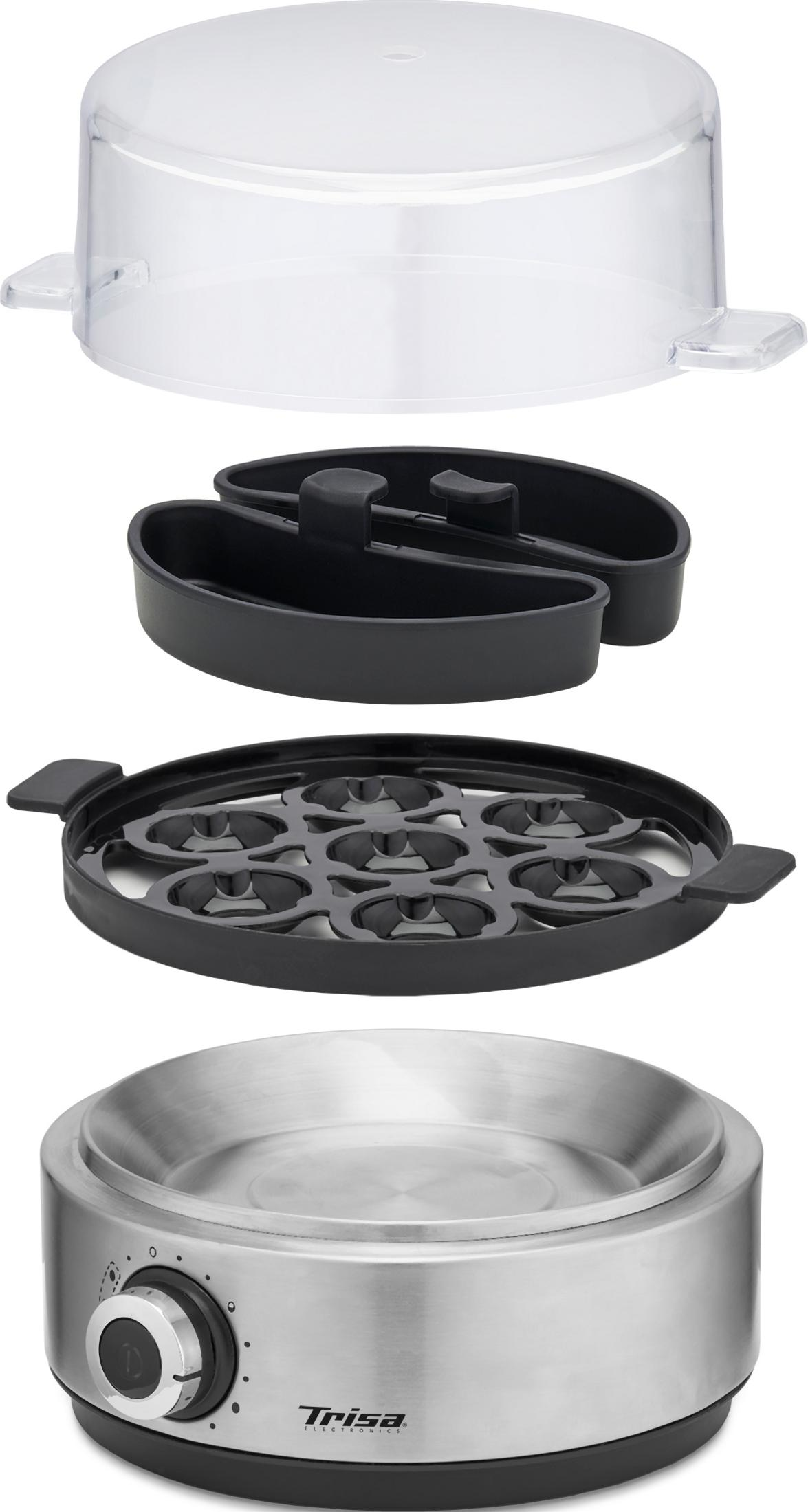 Un cuociriso con coperchio trasparente, inserto nero e base in metallo.