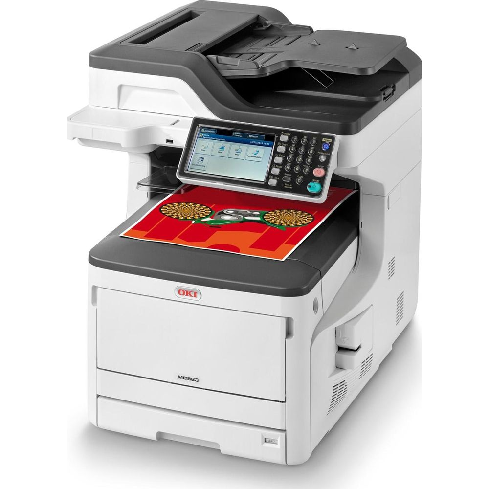 Drukarka wielofunkcyjna OKI MC883 drukuje kolorowy obraz.