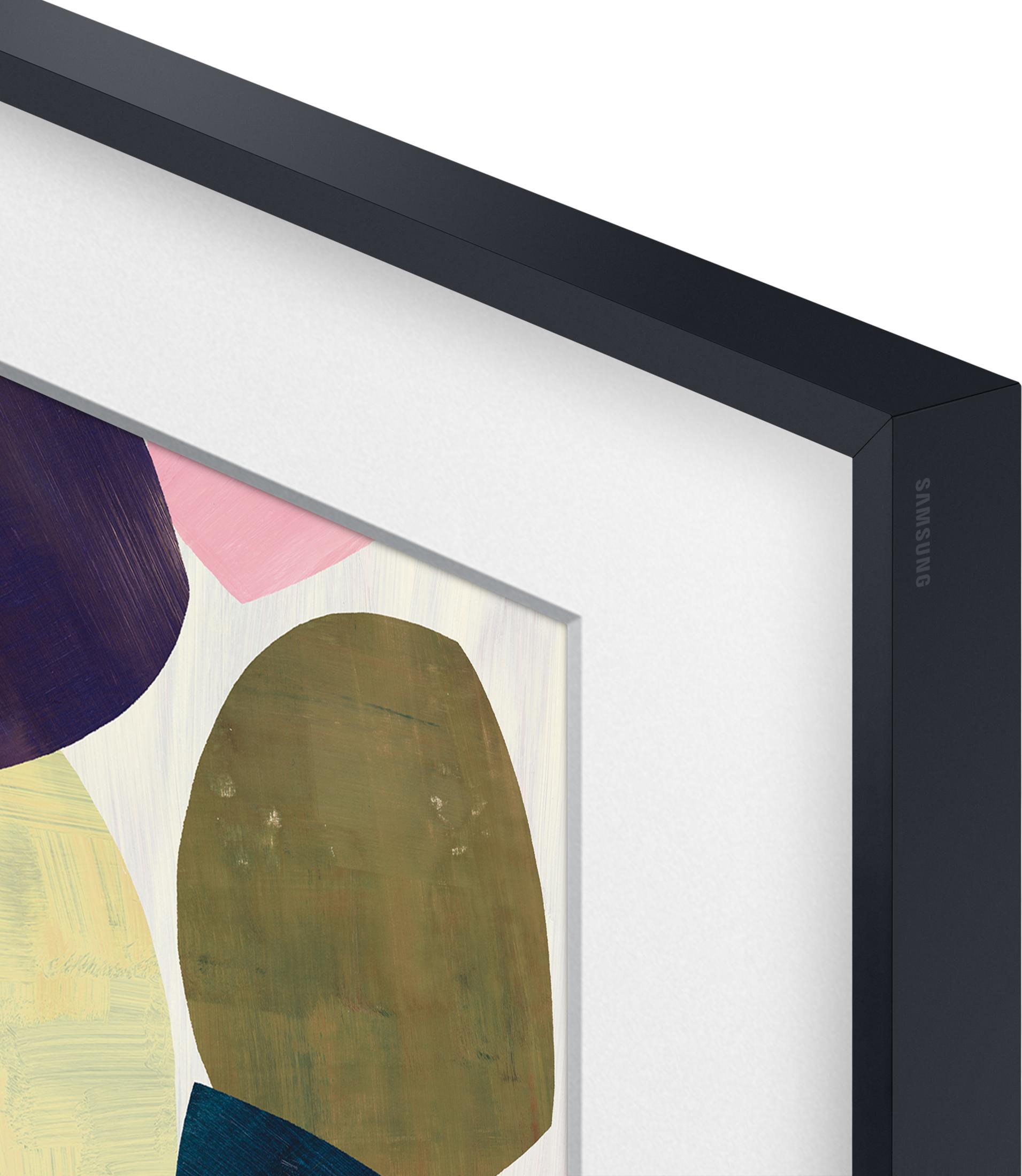 Ein Fernseher mit einem abstrakten Kunstwerk in Violett-, Rosa- und Grüntönen.