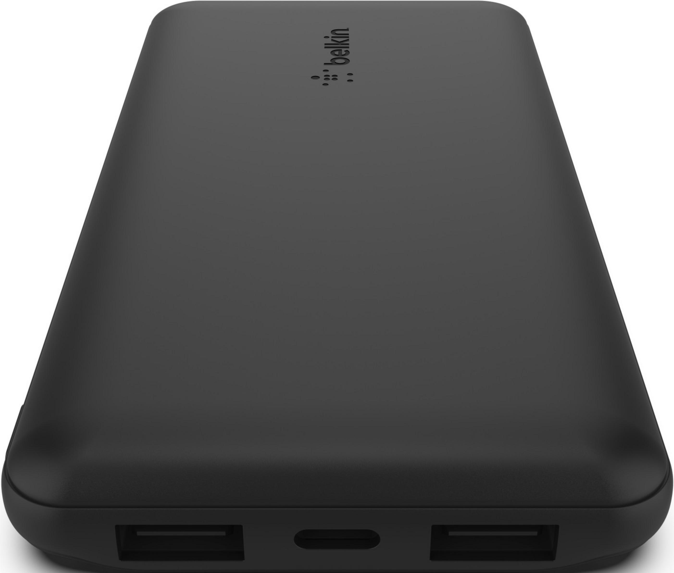 Power bank Belkin nera con due porte USB-A e una porta USB-C.
