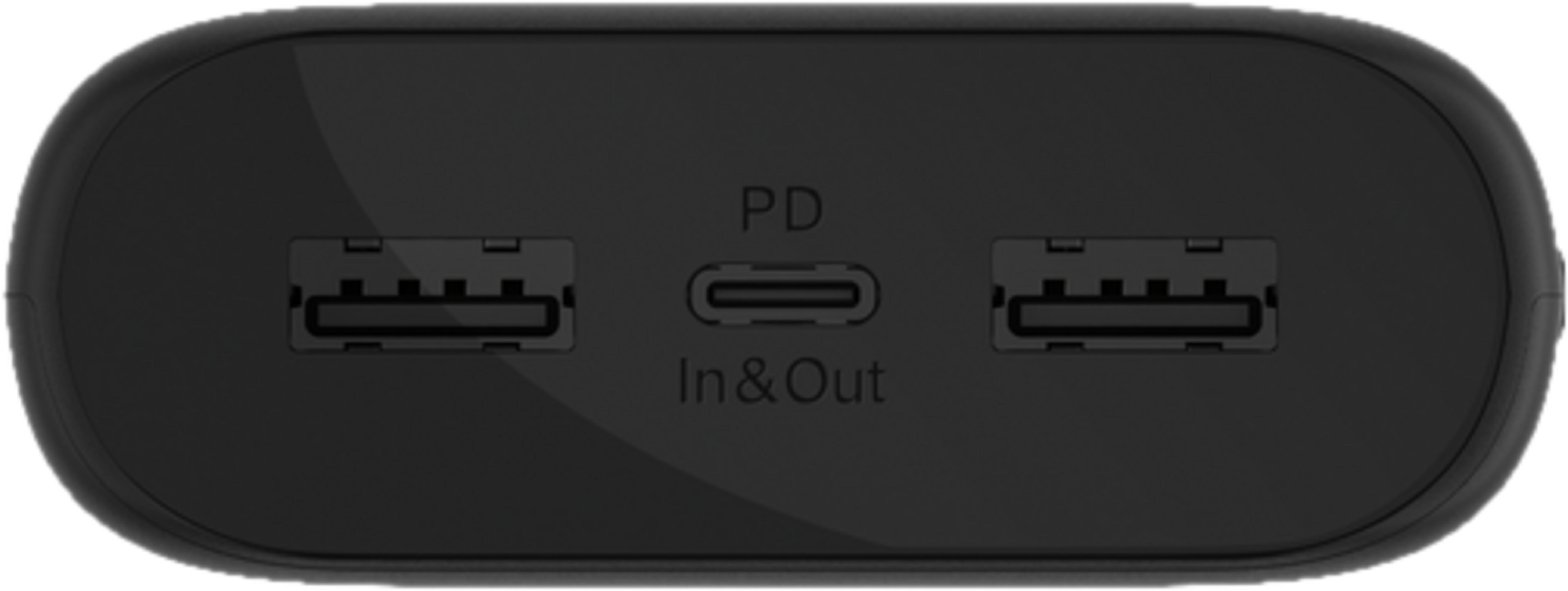 Power bank nero con due porte USB-A e una porta USB-C PD.