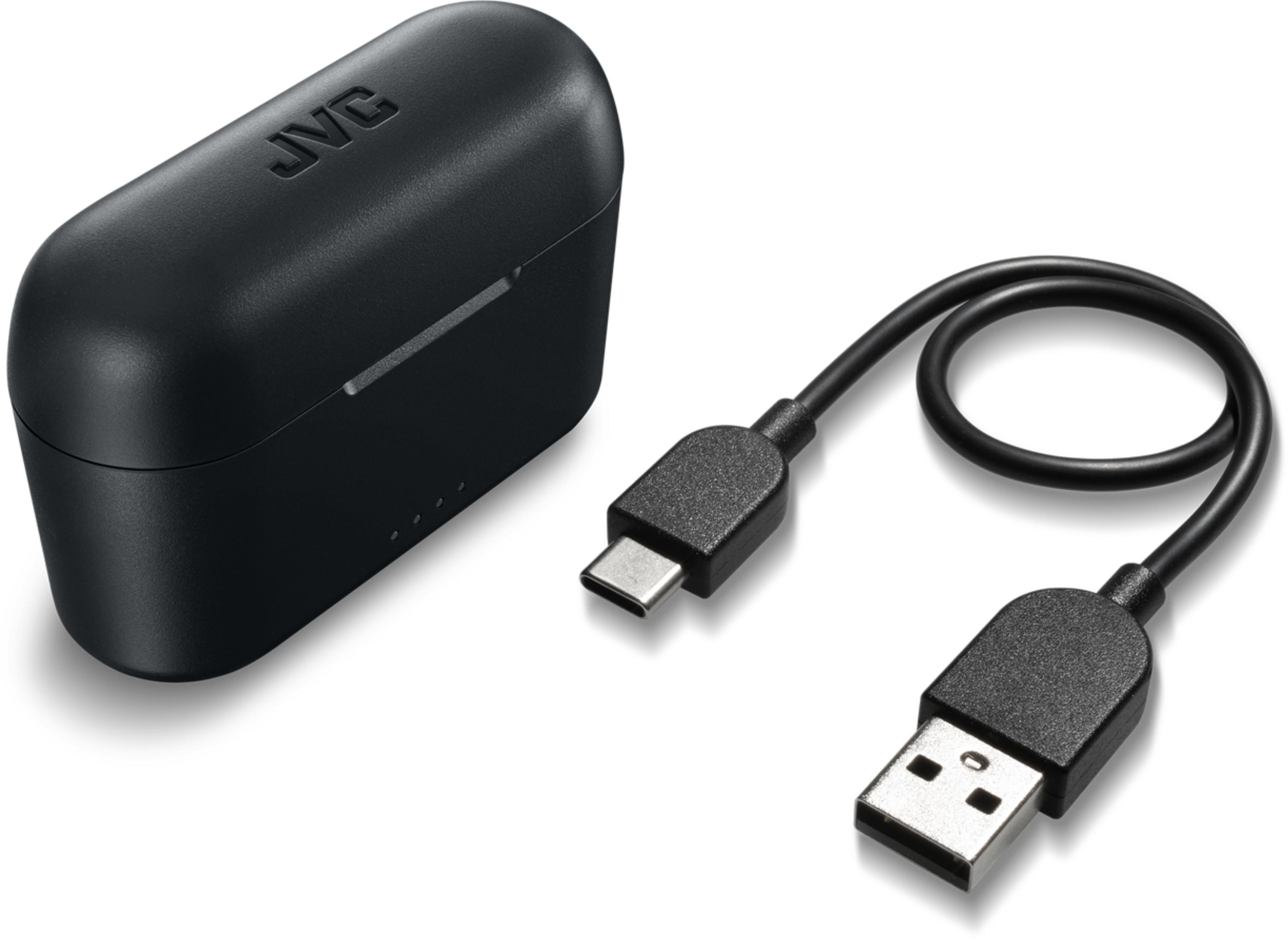 Czarne etui ładujące z logo JVC i kablem USB-C do USB-A.
