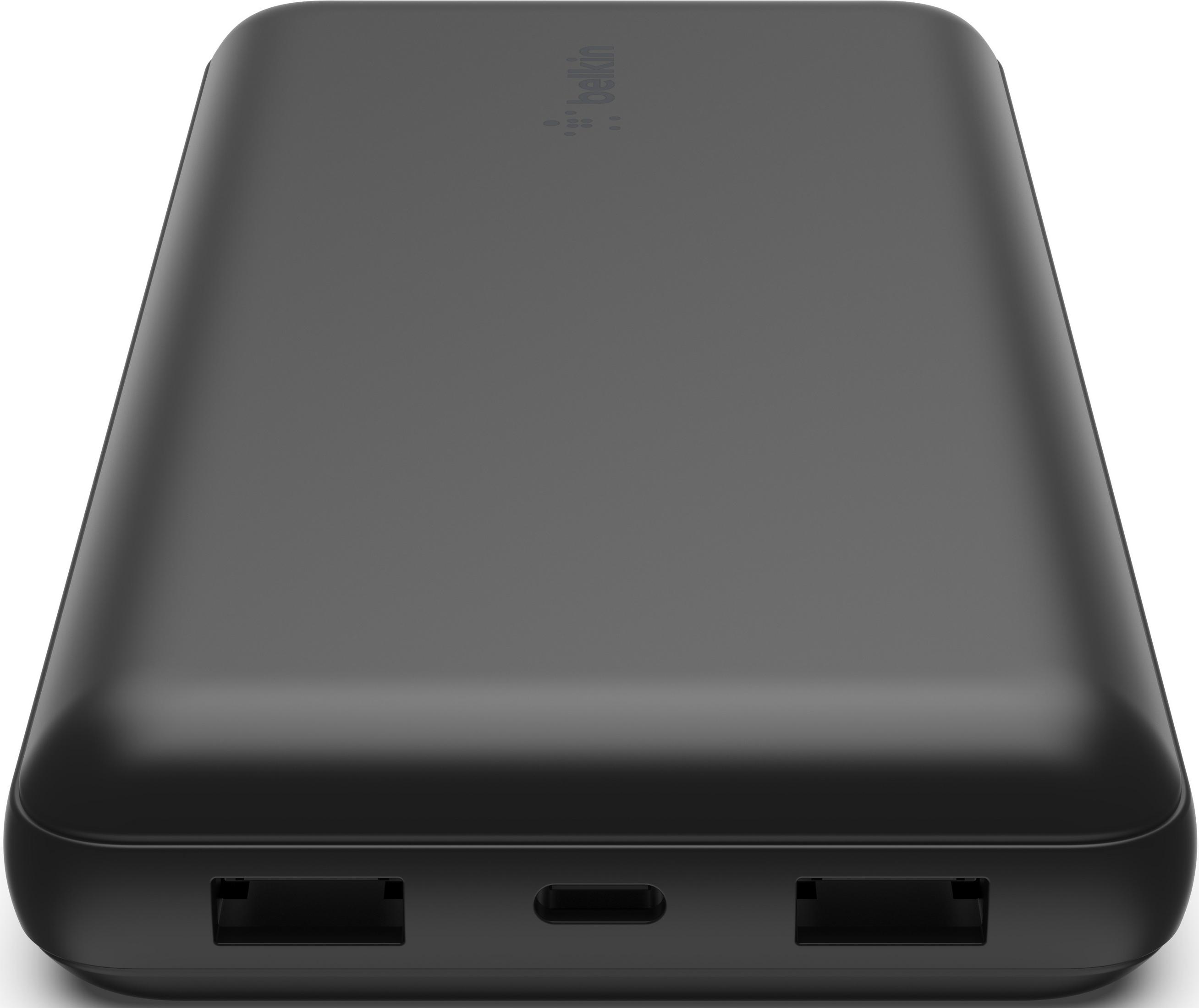Un power bank nero con due porte USB e una porta USB-C sul davanti.