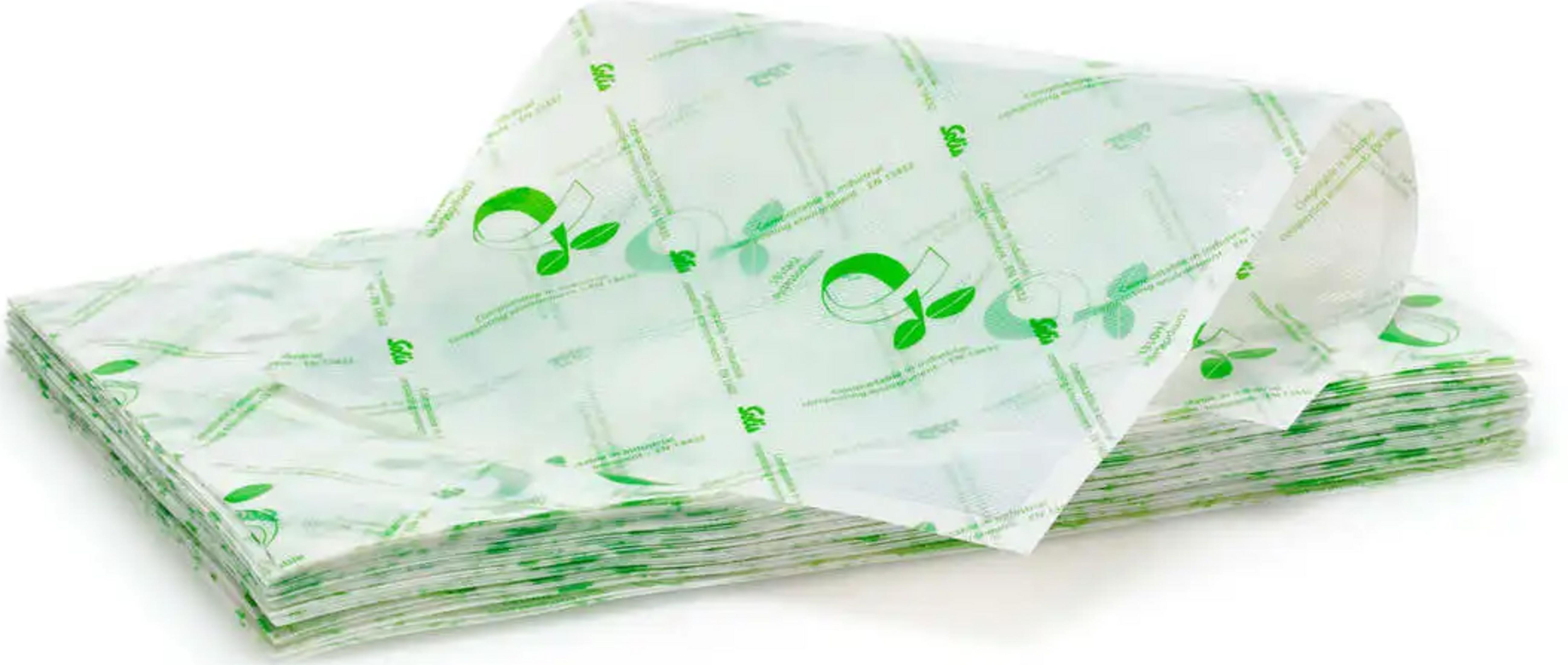 Una pila di fogli di carta bianchi con loghi di foglie e anelli verdi e testo.