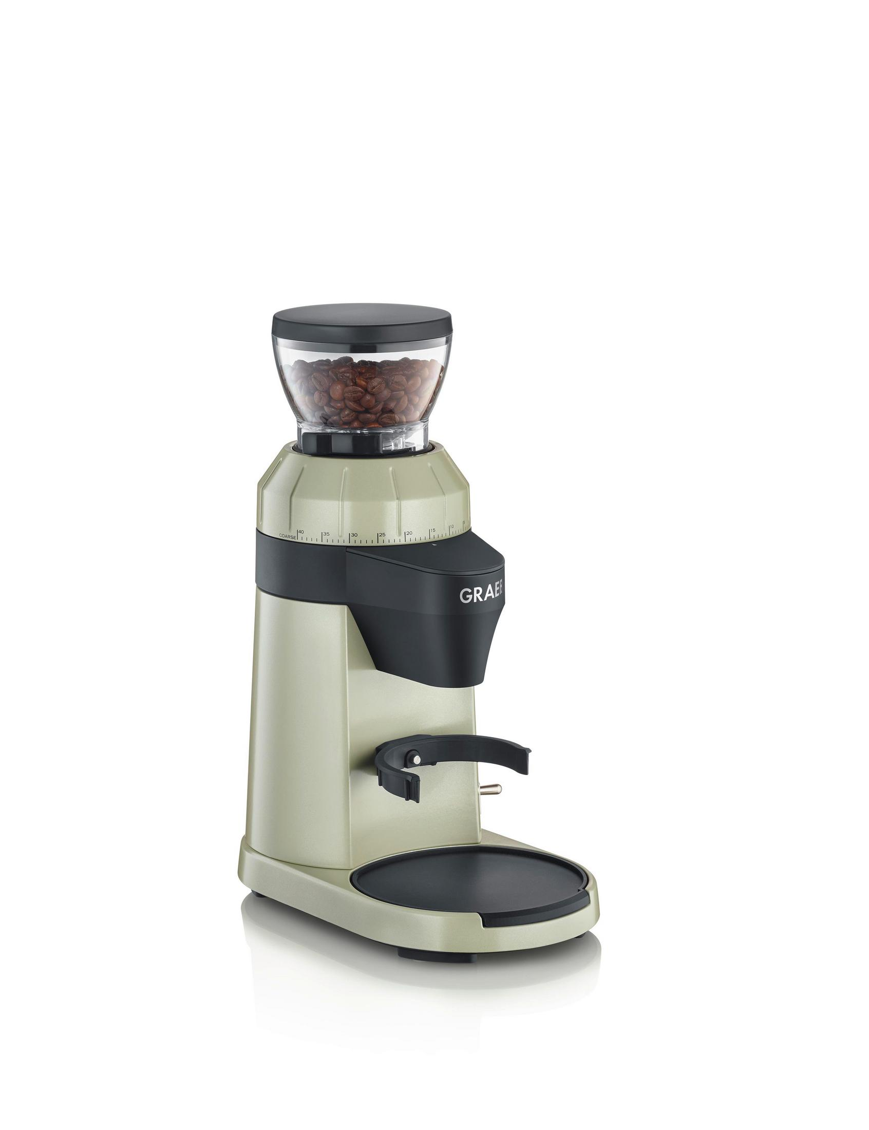 Un macinacaffè beige con chicchi di caffè nel contenitore superiore.