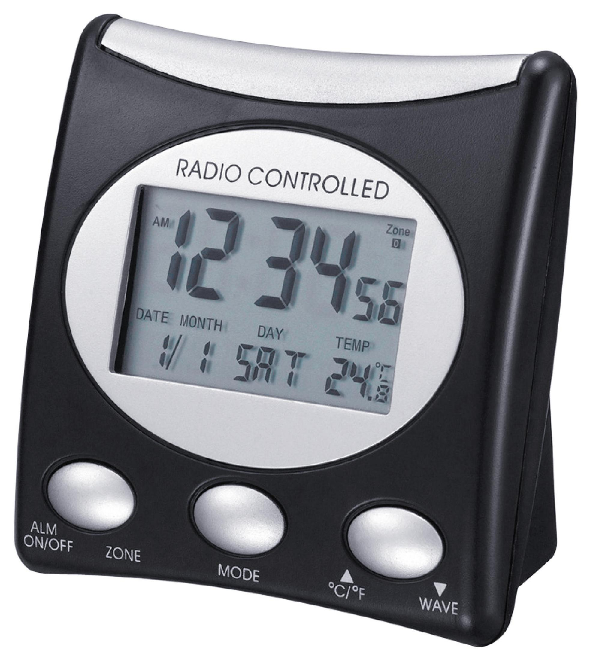 Digitale klok toont 12:34:56, datum, zaterdag, 24 graden. Zwart met zilveren knoppen.