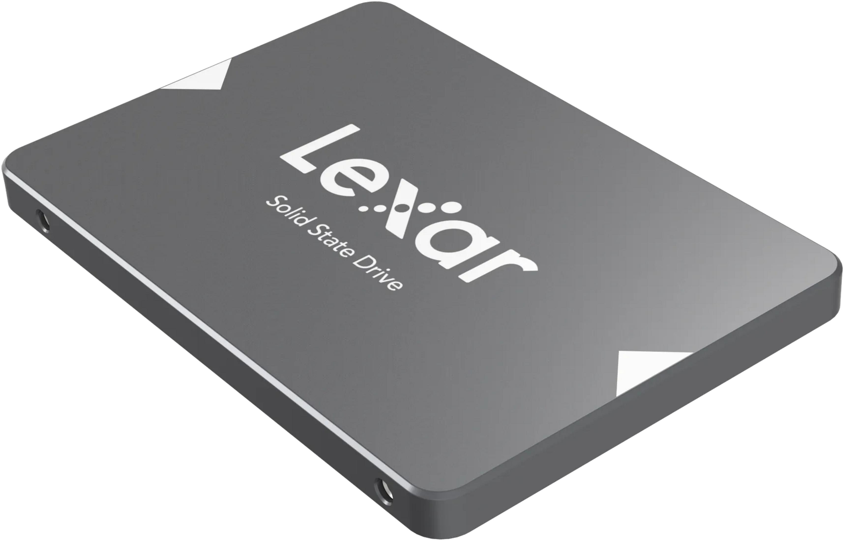 Graue Lexar SSD mit weißem Logo und Text.