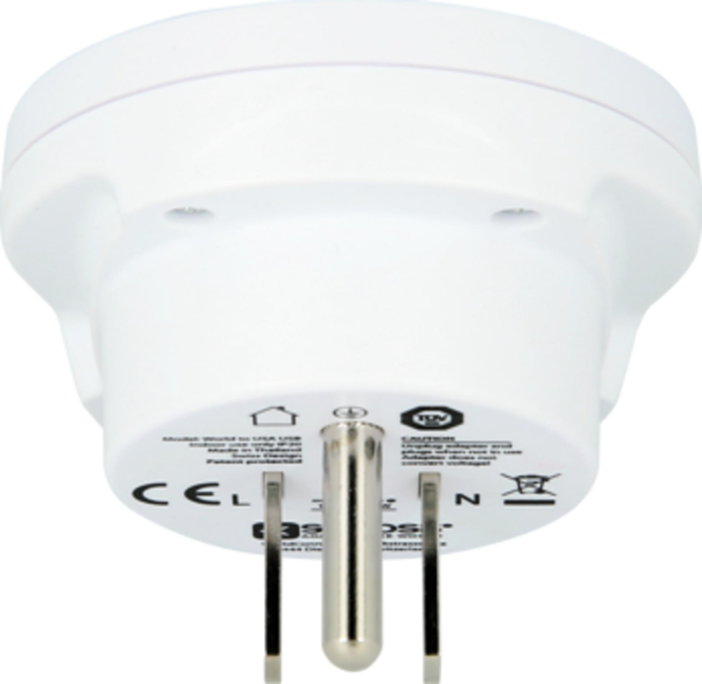 Adaptador de viaje blanco con tres clavijas metálicas y marcas.