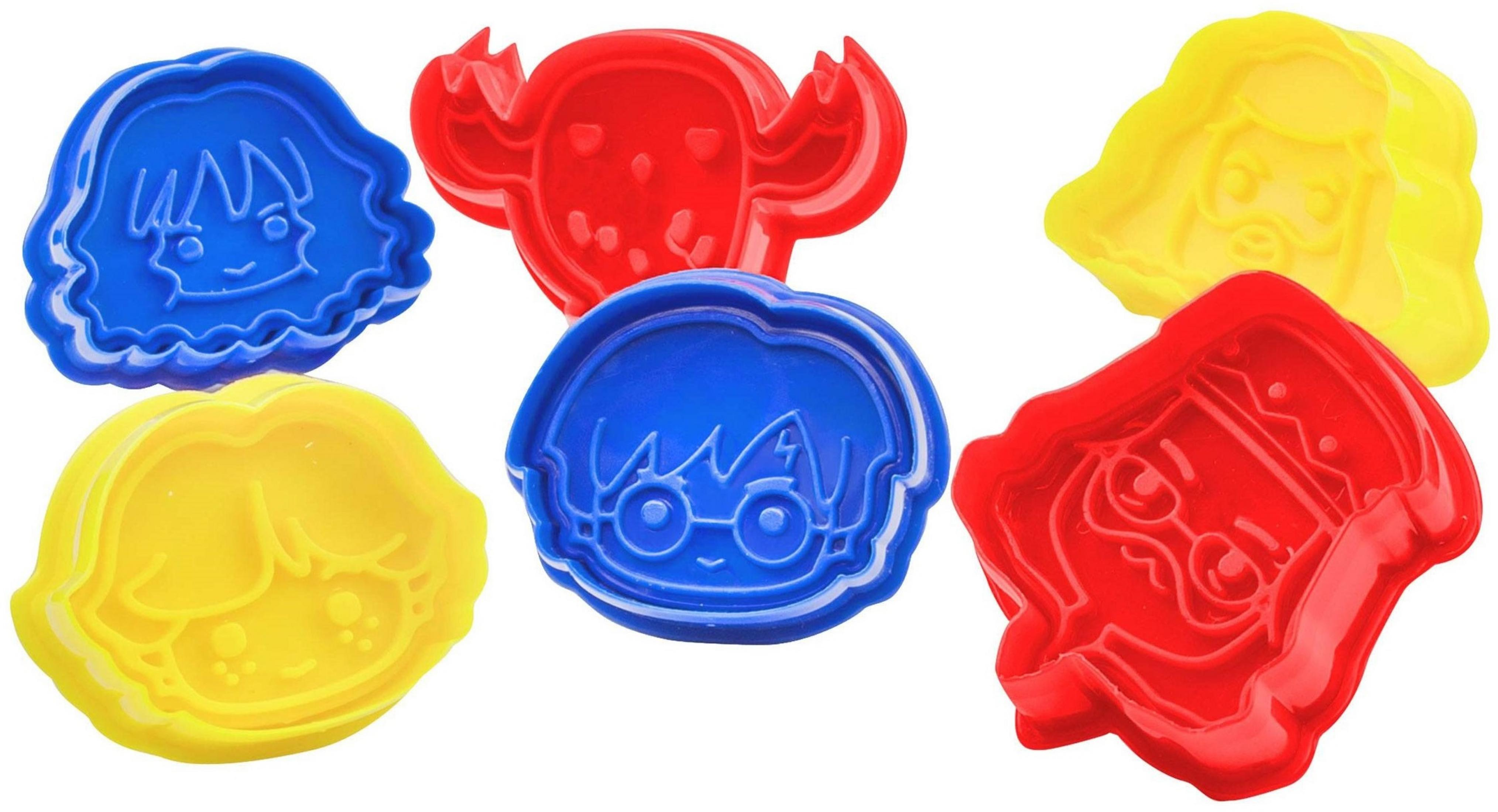 Sechs bunte Knetformen mit Gesichtern von Figuren.