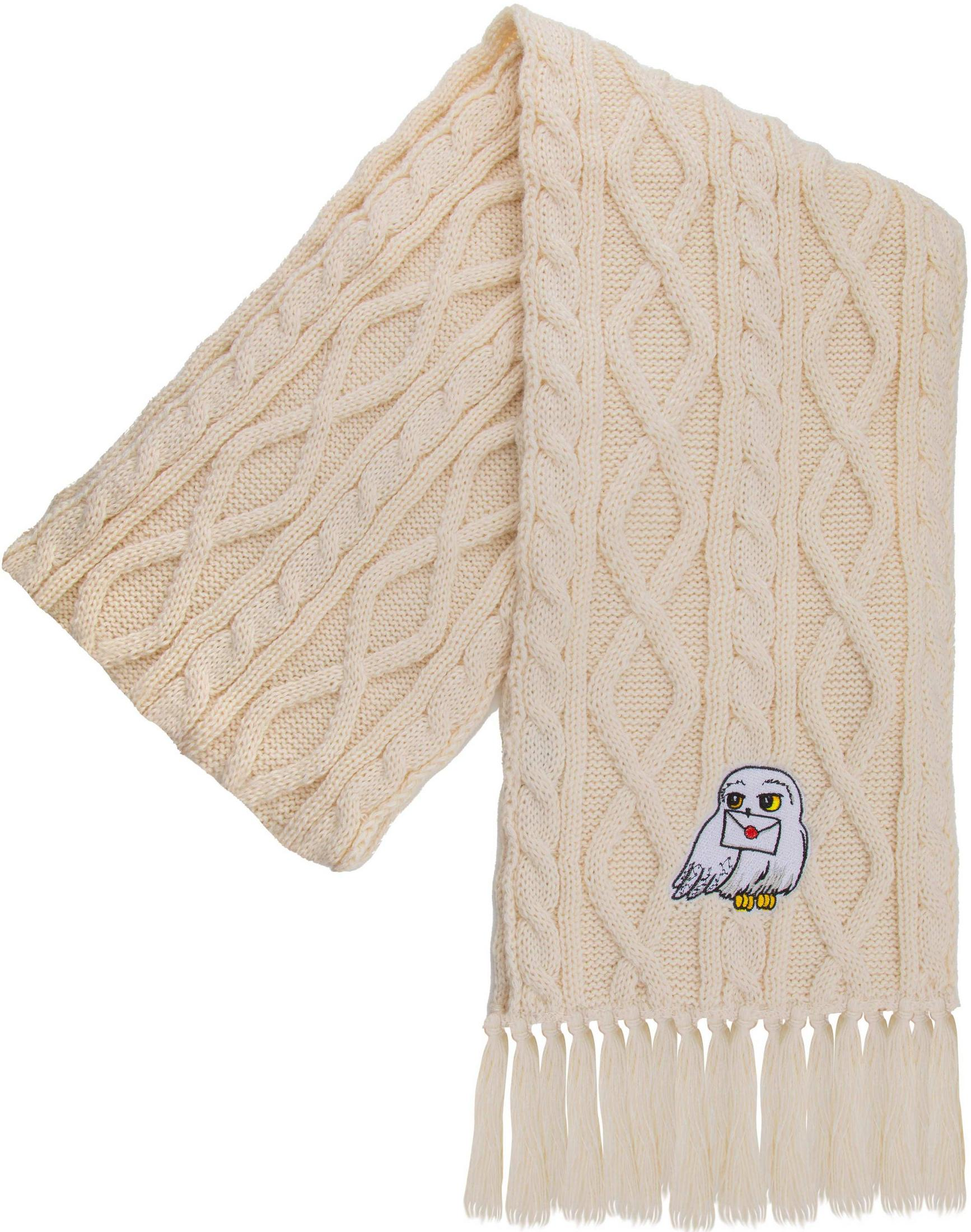 Cremefarbener Strickschal mit Zopfmuster und Eulen-Applikation mit Brief.