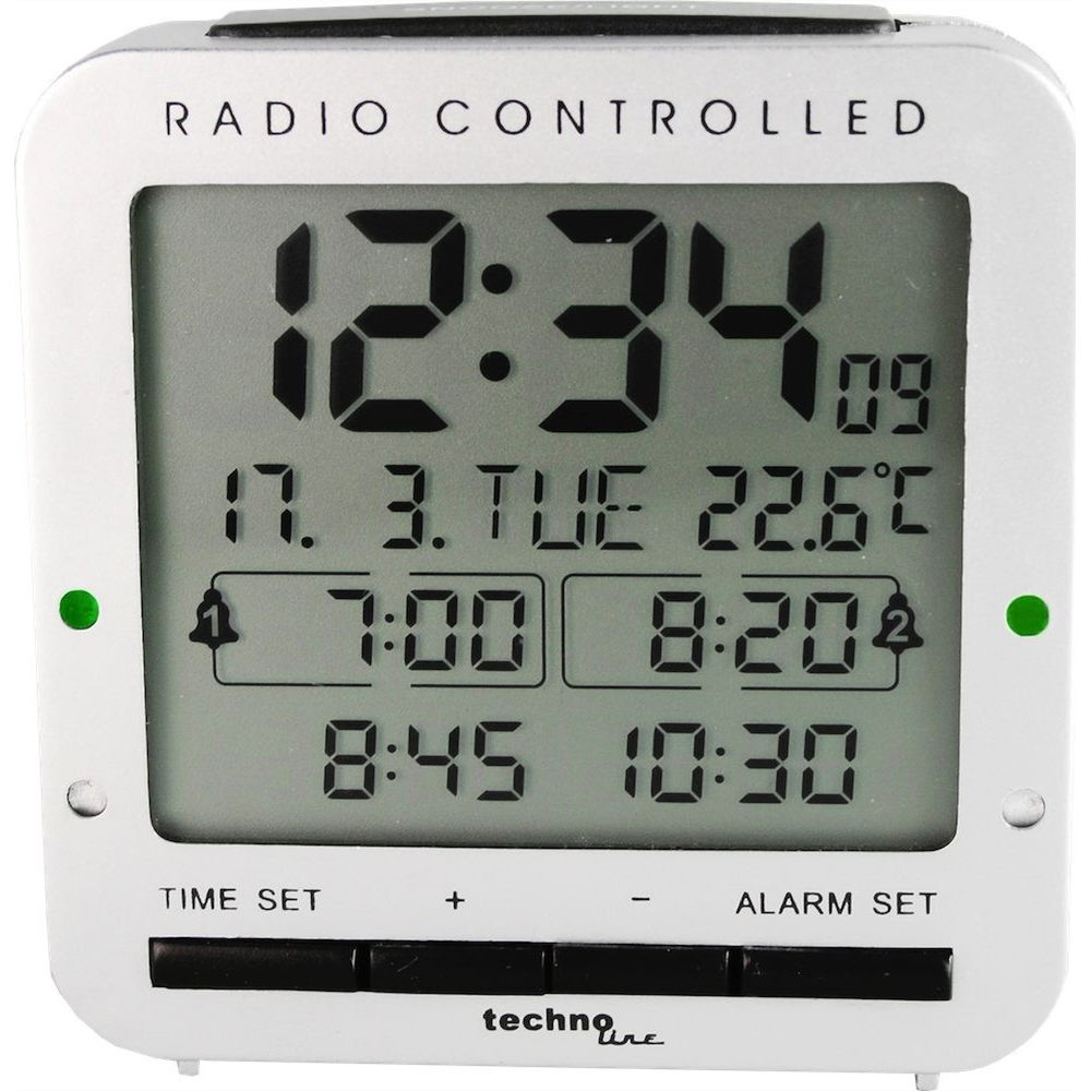 Ein weißer Digitalwecker zeigt 12:34 Uhr, 17. März, Dienstag, 22,6°C und vier Alarme an.