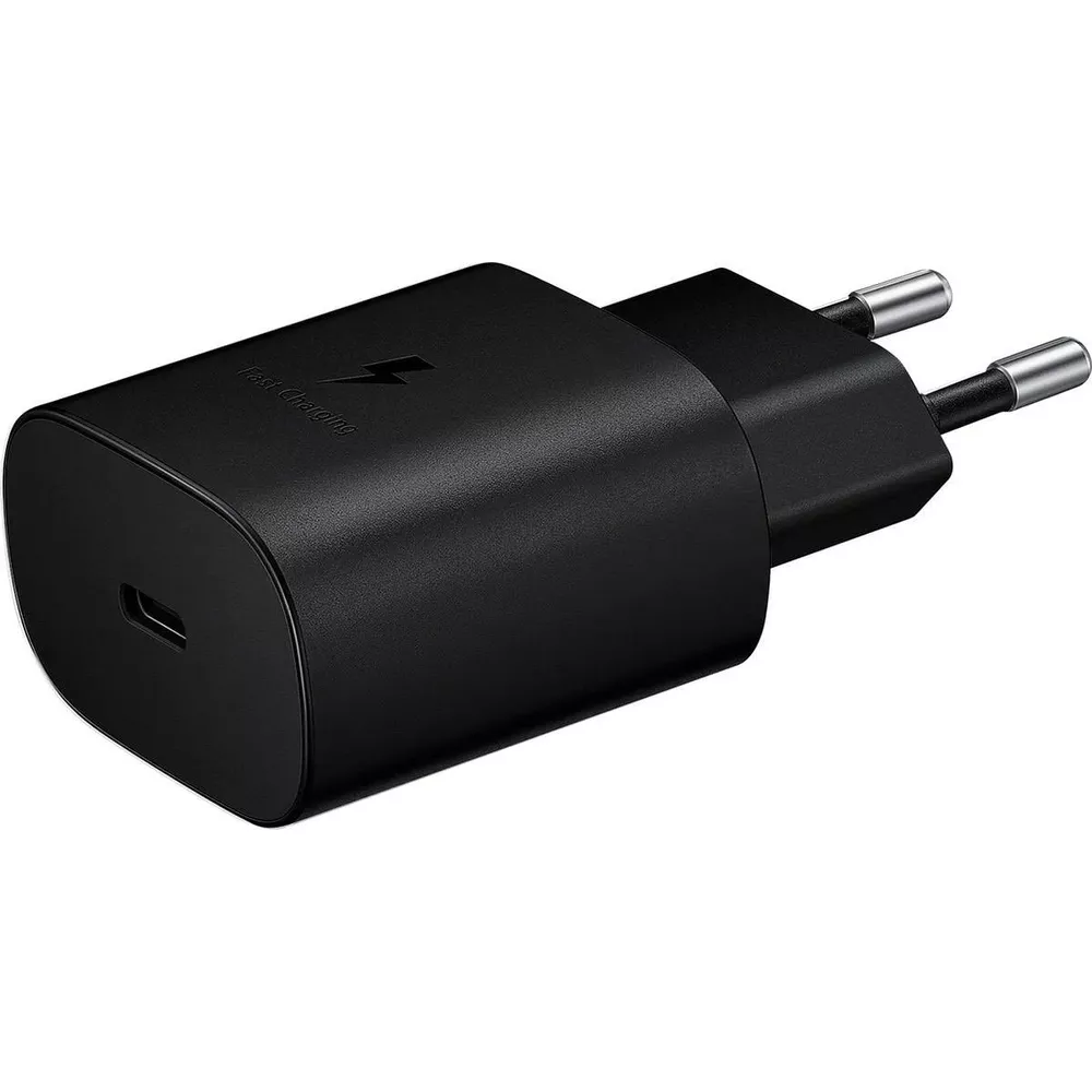 Schwarzer Schnellladegerät-Adapter mit USB-C-Anschluss und zwei Steckern.