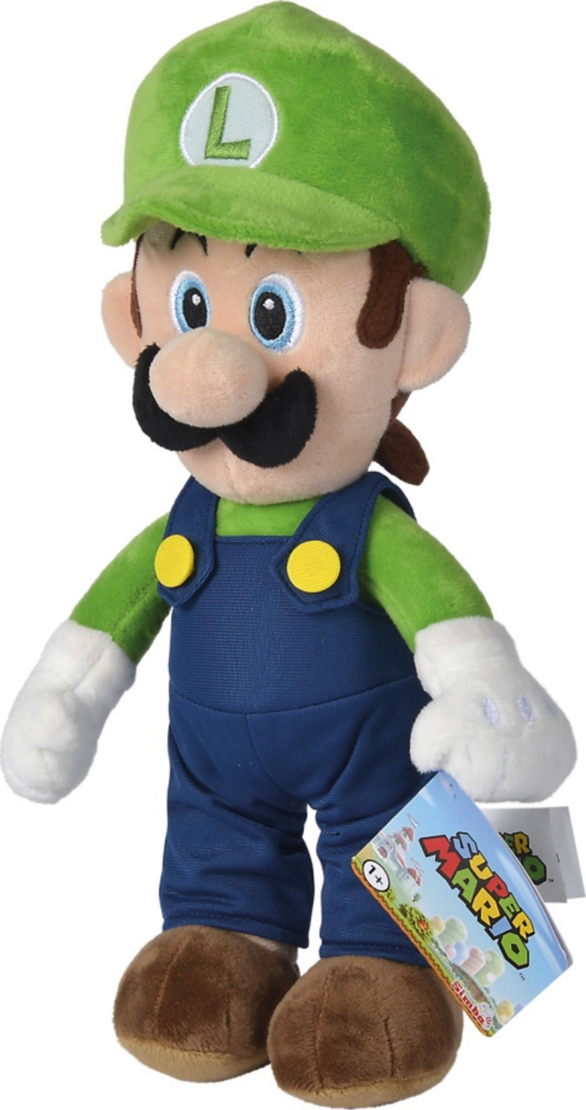 Luigi-Plüschtier mit L-Kappe, Latzhose und weißem Hemd. Super Mario-Logo auf Etikett.
