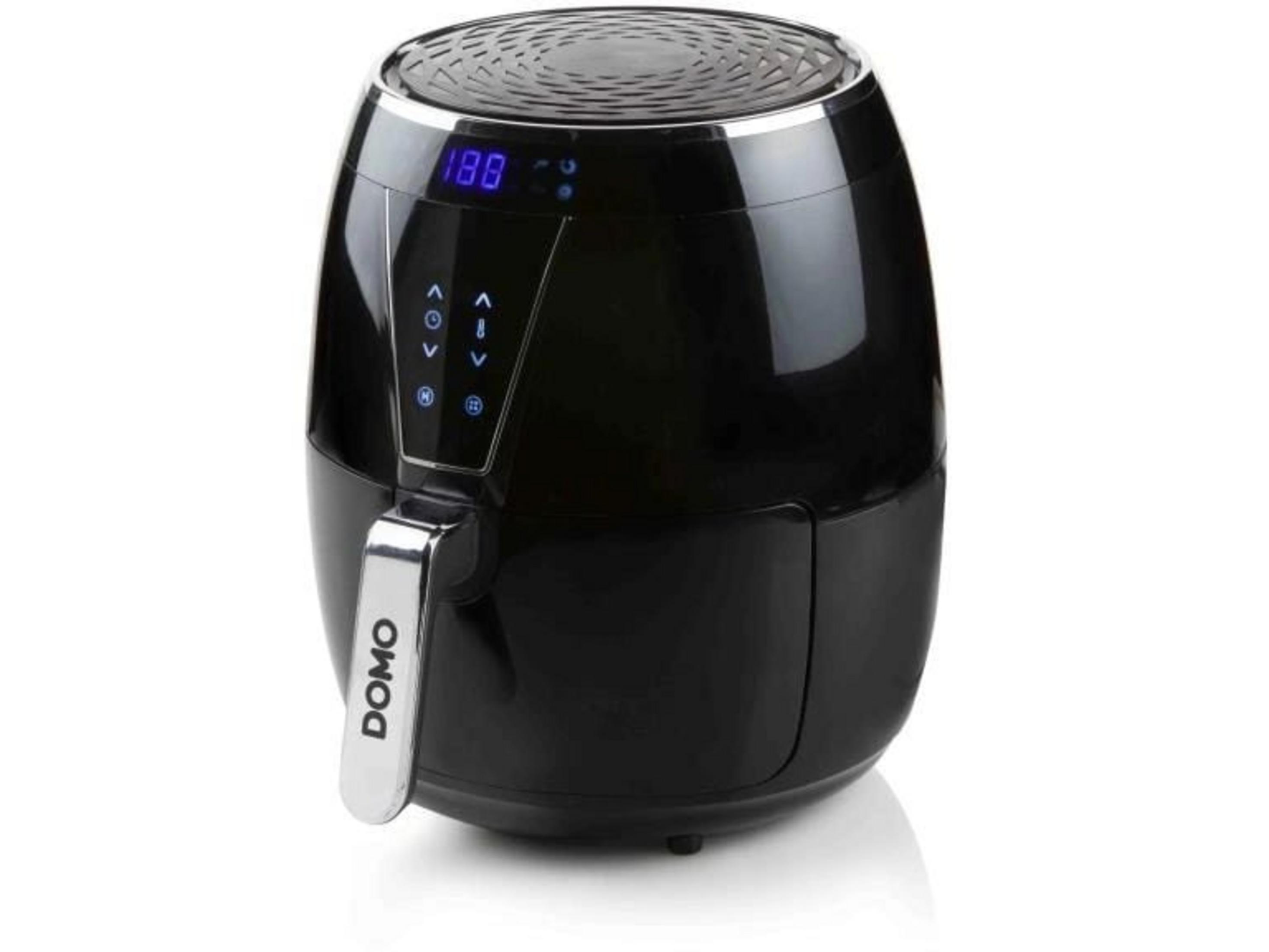 Czarna frytkownica beztłuszczowa Domo z cyfrowym wyświetlaczem i srebrną rączką.