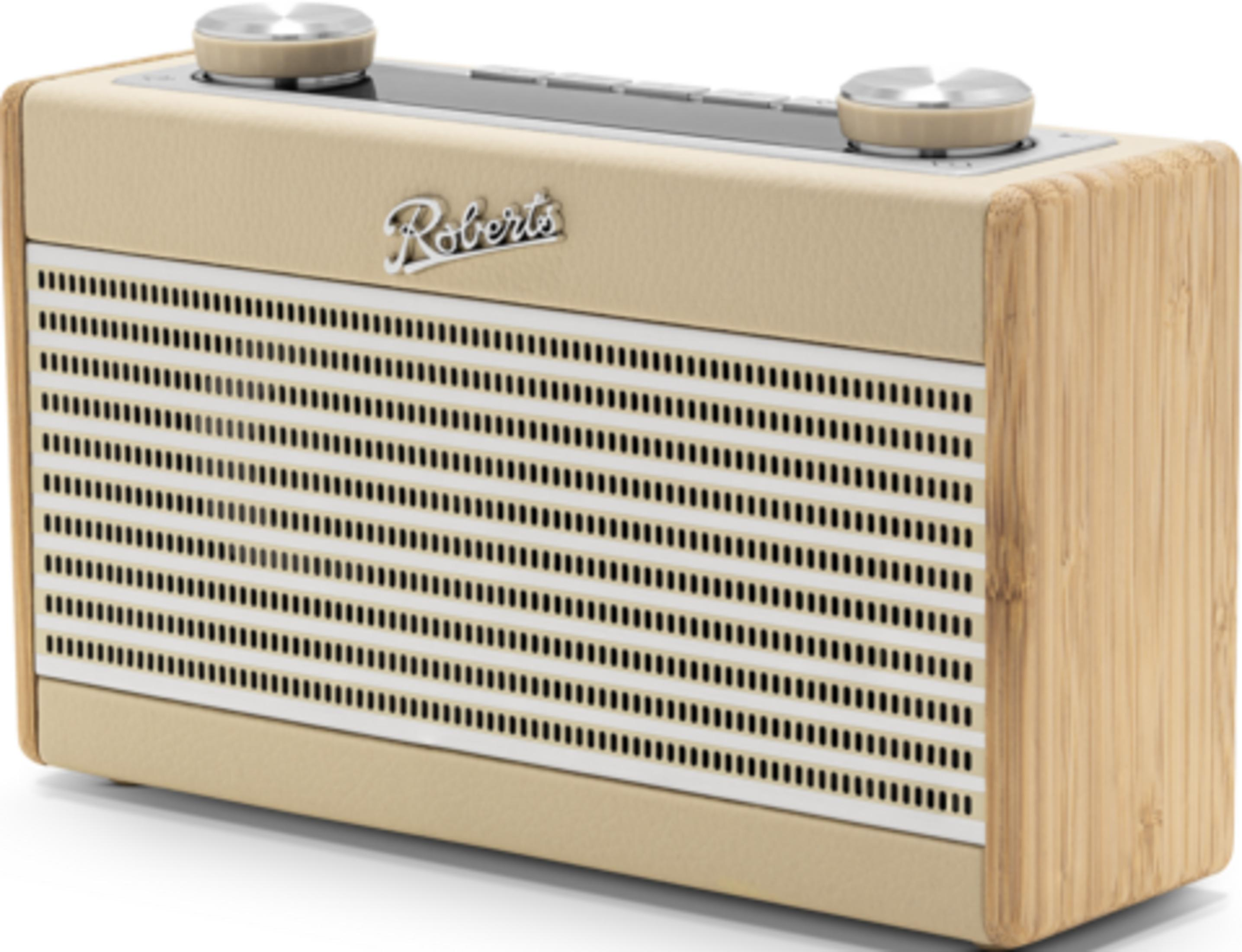 Une radio Roberts crème avec des côtés en bois et des boutons argentés.