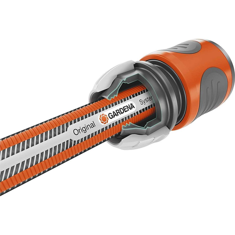 Zbliżenie węża ogrodowego GARDENA w paski pomarańczowo-białe.