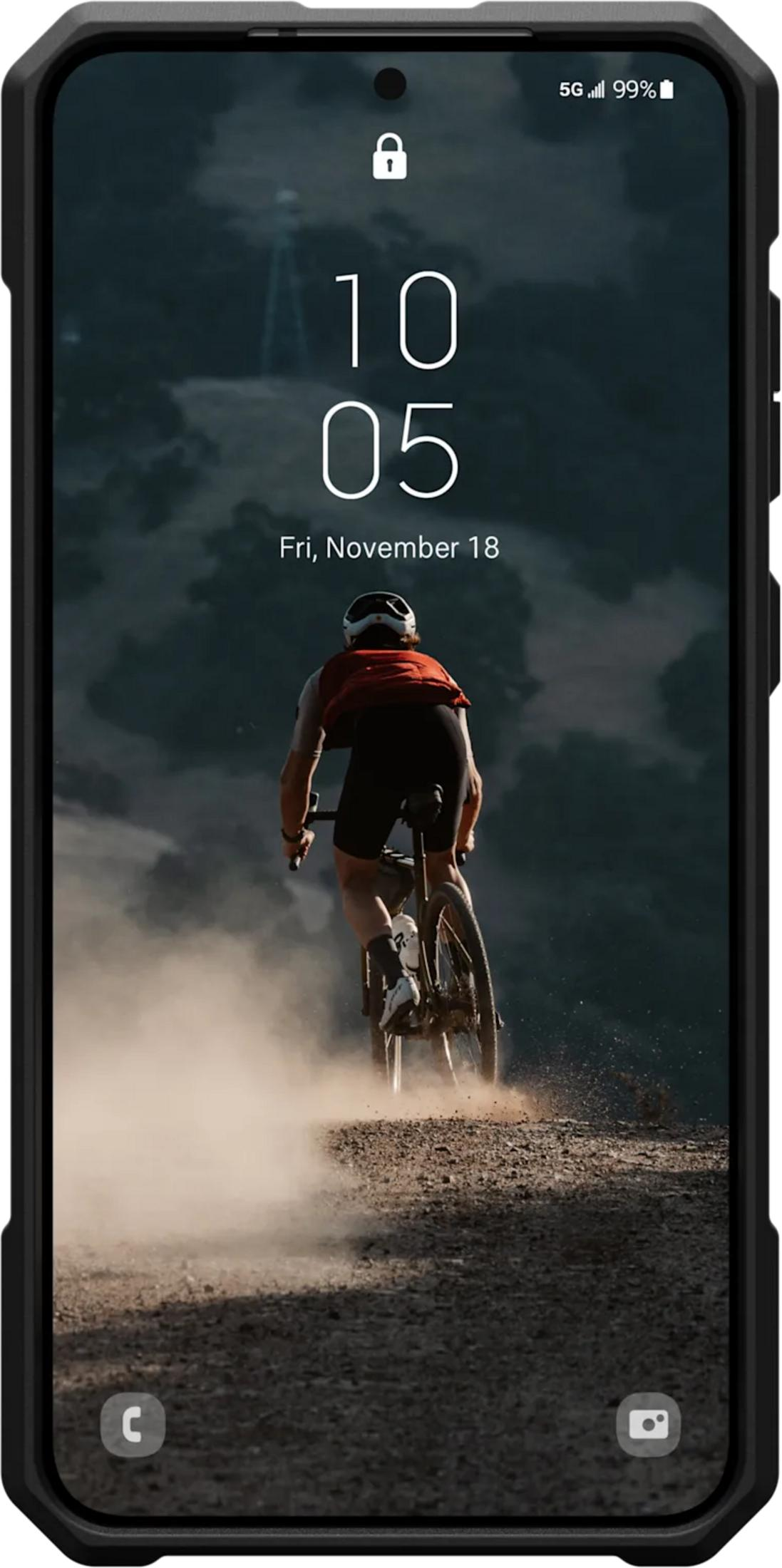 Ciclista su strada polverosa, ora 10:05, ven, 18 nov.