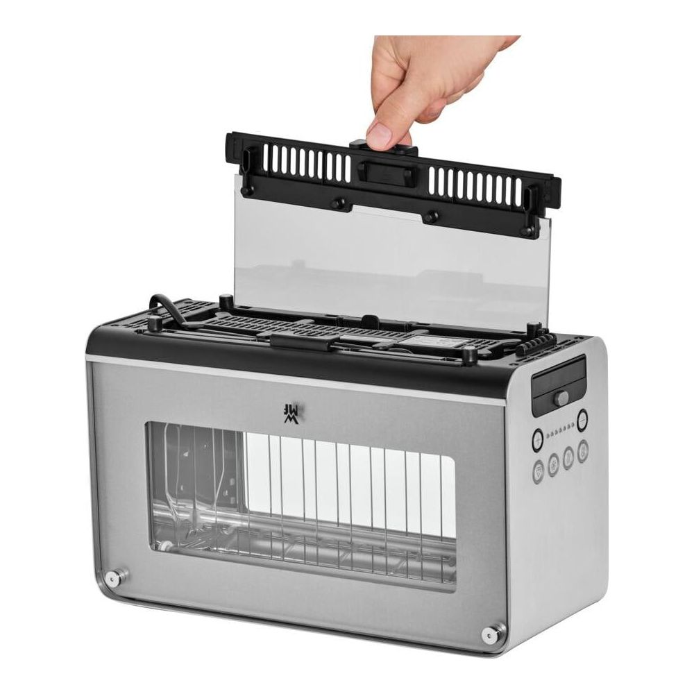 Tostapane in acciaio inox con finestra in vetro e coperchio aperto. Una mano solleva il coperchio.