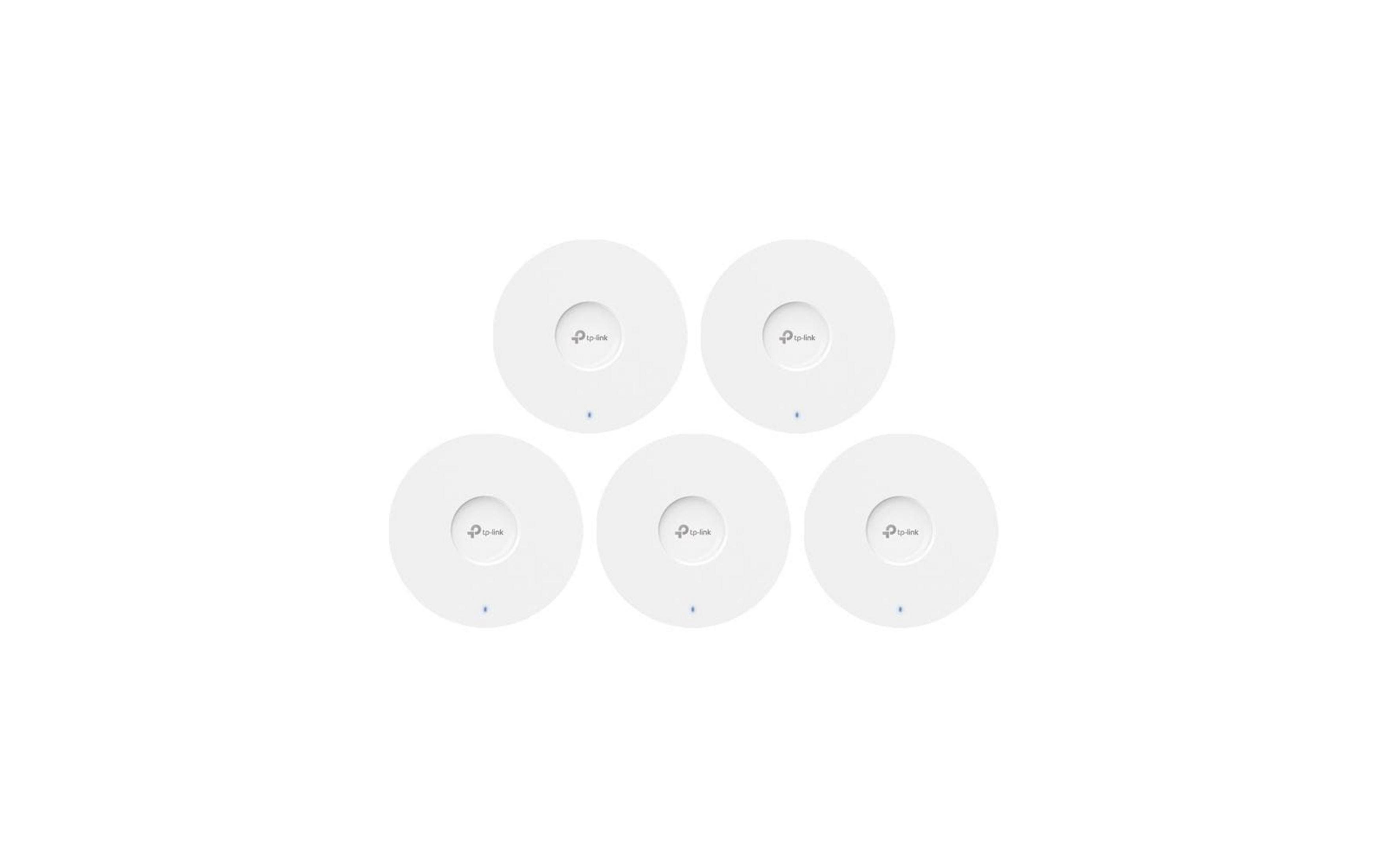 Pięć białych punktów dostępowych TP-Link ułożonych na białym tle.