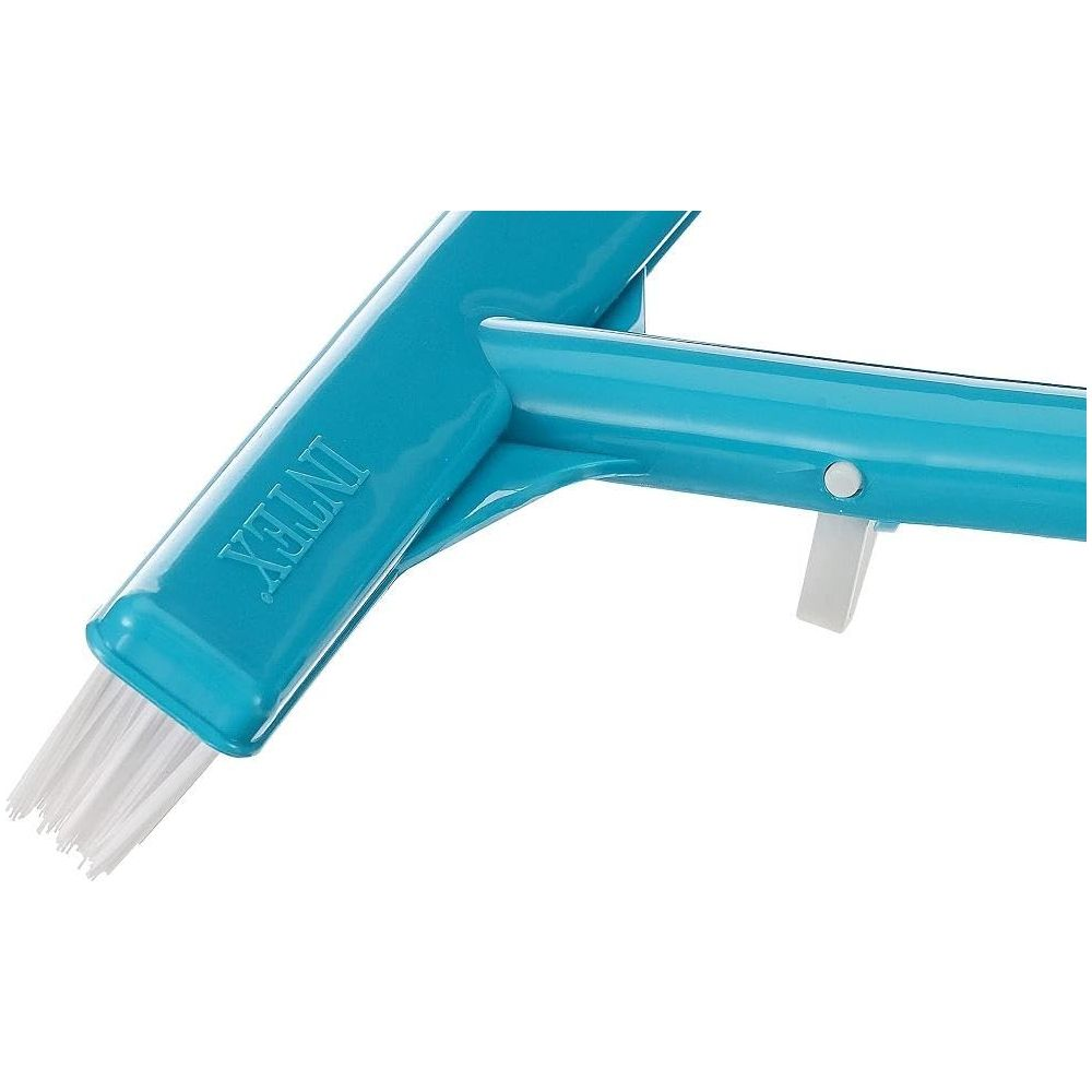 Un pulitore per piscina blu con testina a spazzola bianca e logo 'INTEX'.