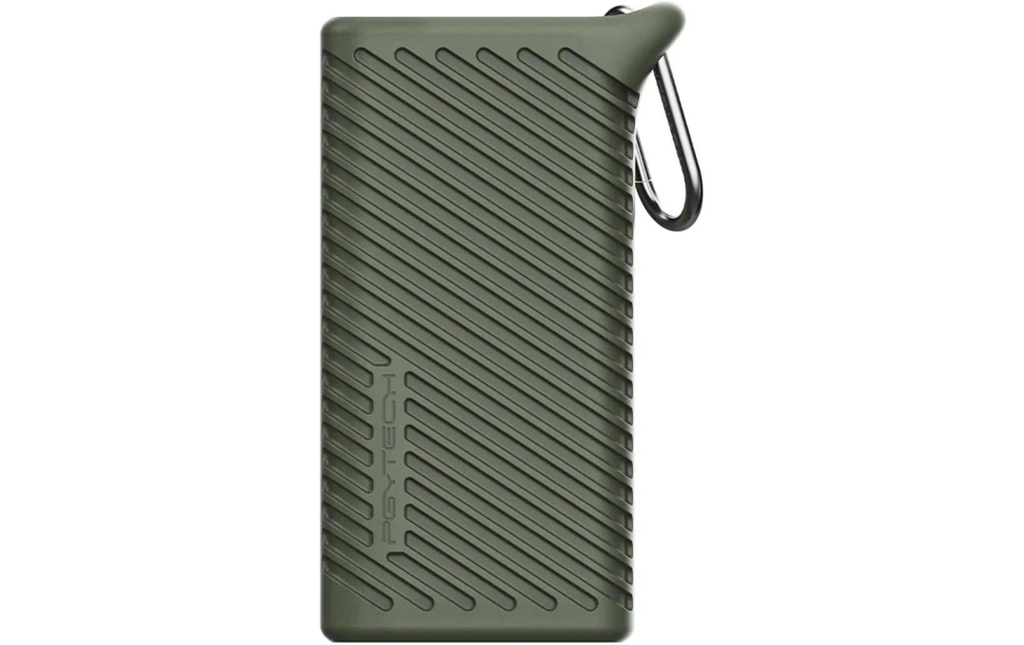 Zielony power bank z prążkowaną teksturą i zapięciem na karabińczyk.