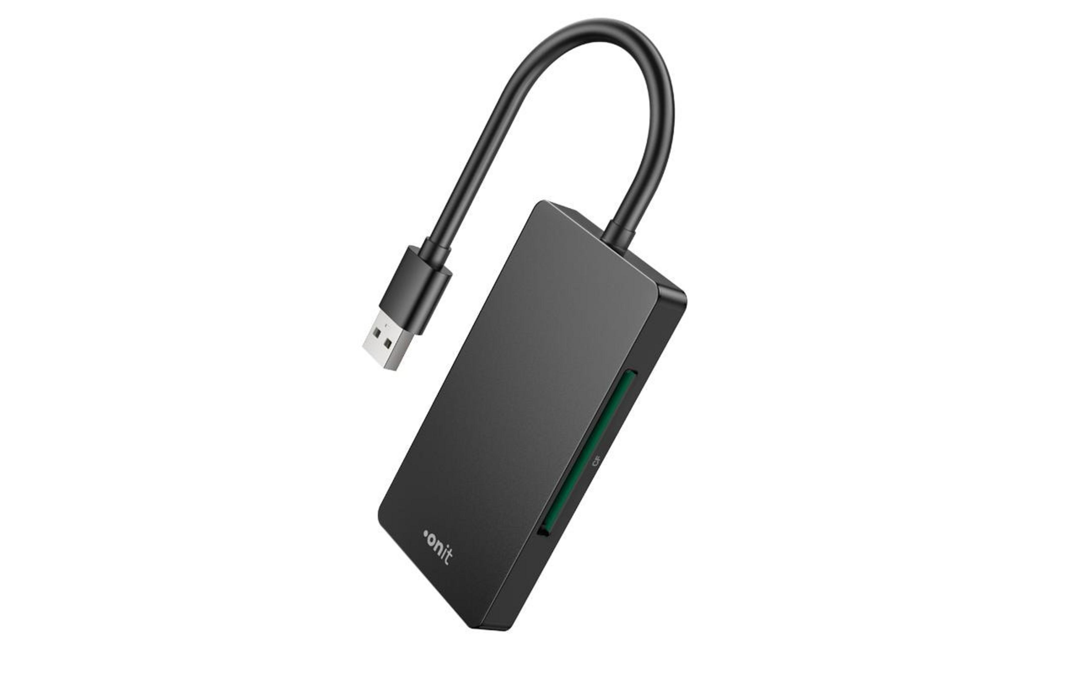 Ein schwarzer USB-Kartenleser mit angeschlossenem Kabel steht auf weißem Grund.