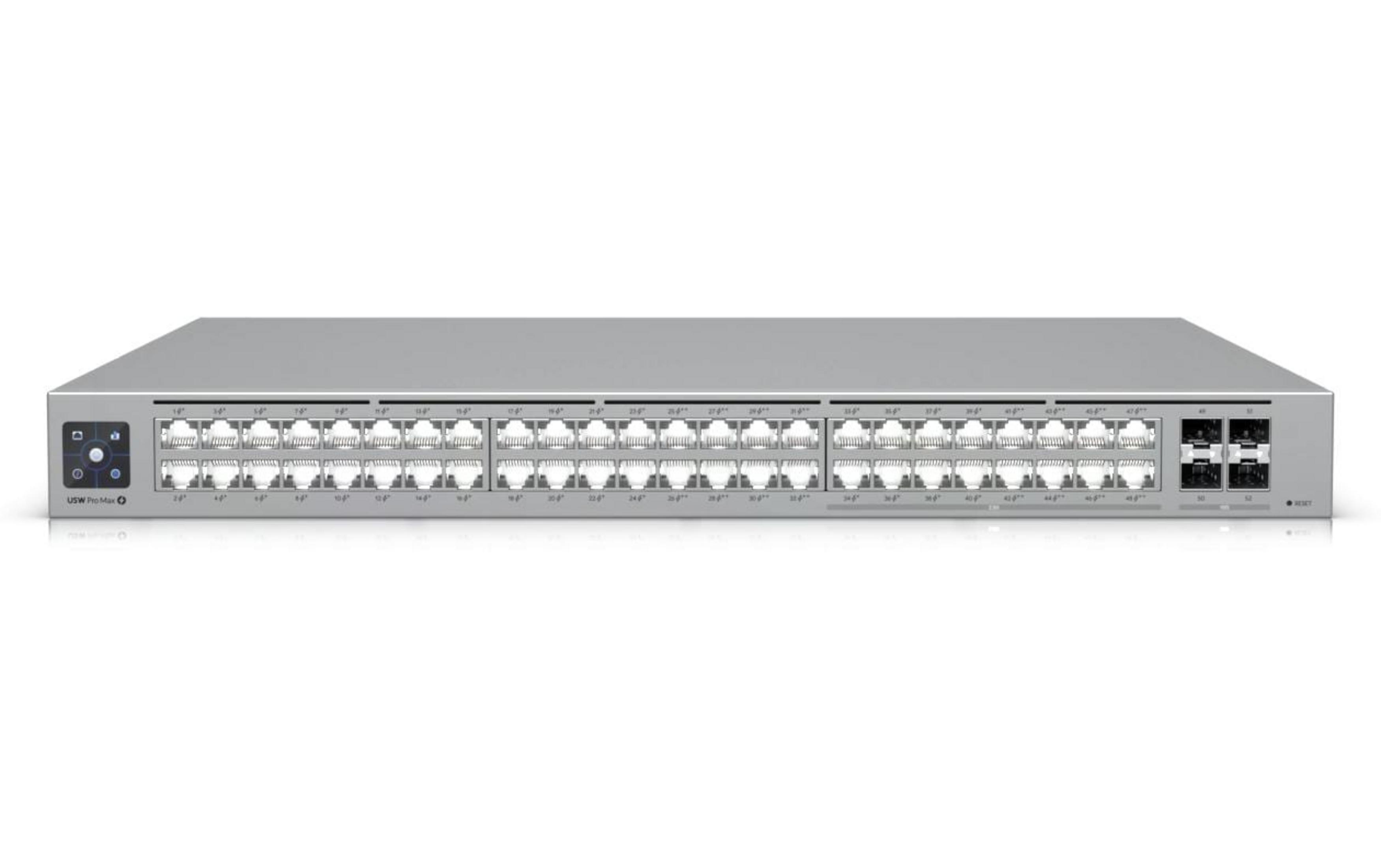 Uno switch di rete argentato con molte porte sul pannello frontale.
