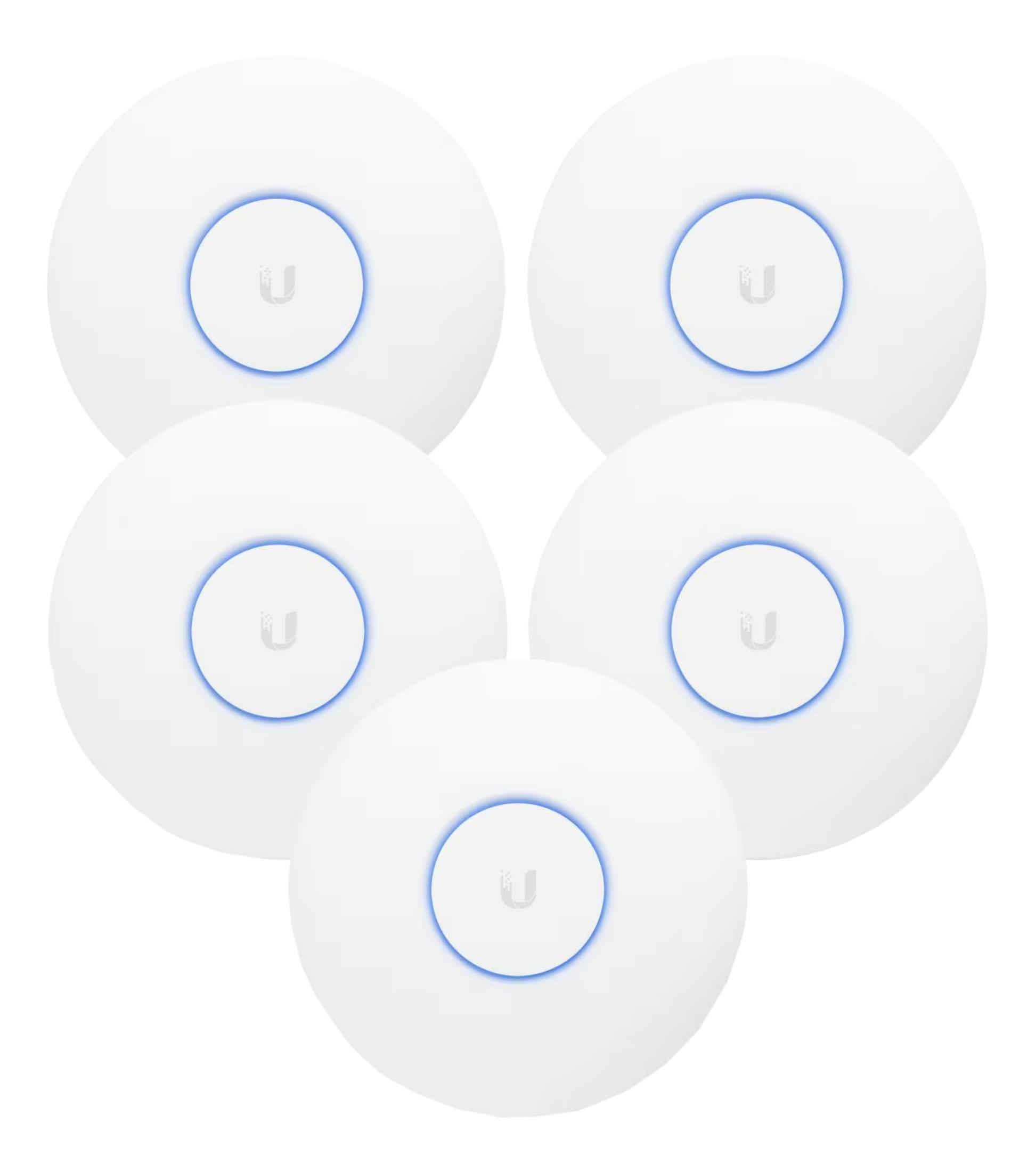 Pięć białych punktów dostępowych UniFi z niebieskimi pierścieniami na białym tle.