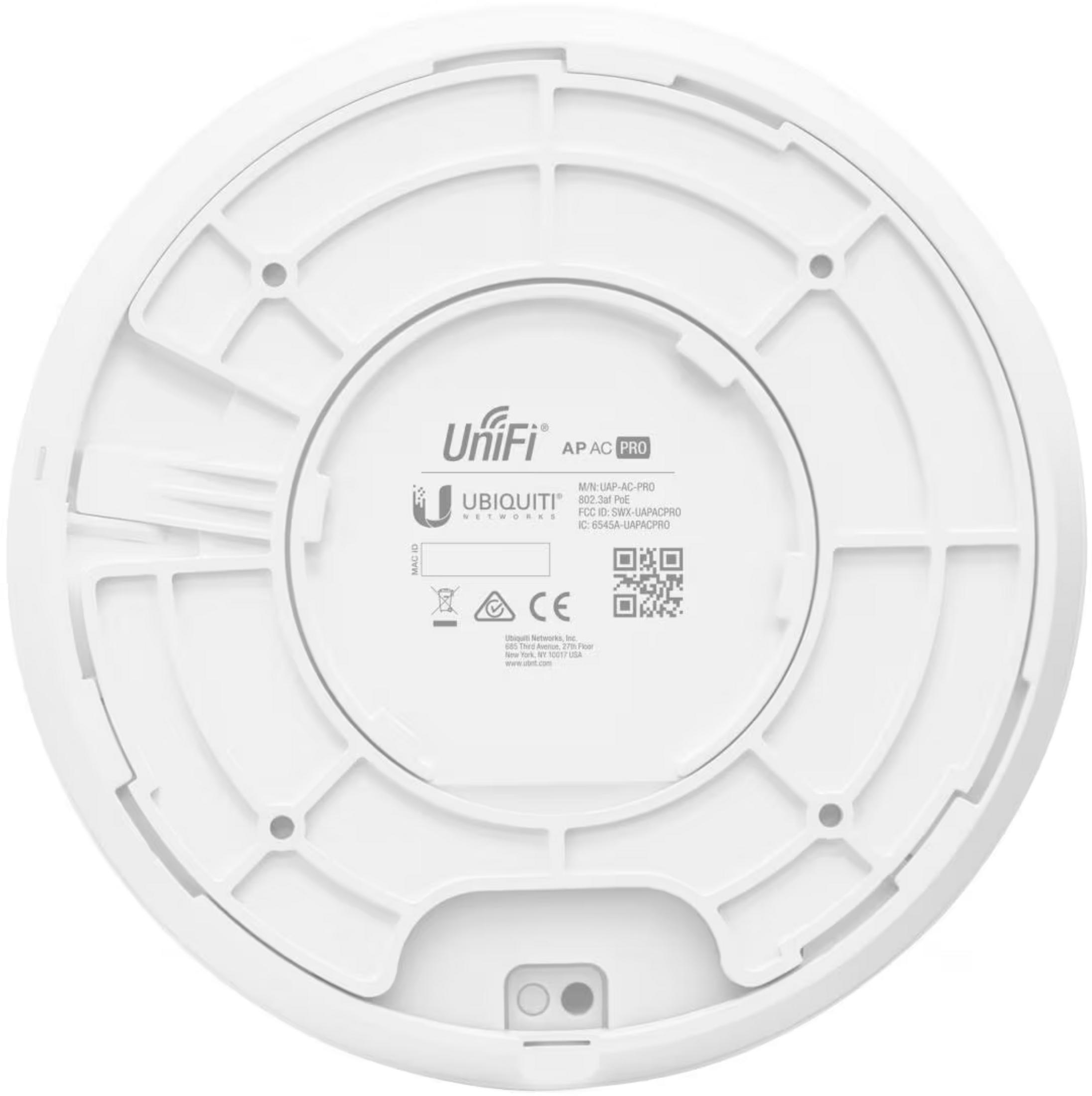 Biały spód Ubiquiti UniFi AP AC PRO z etykietą.