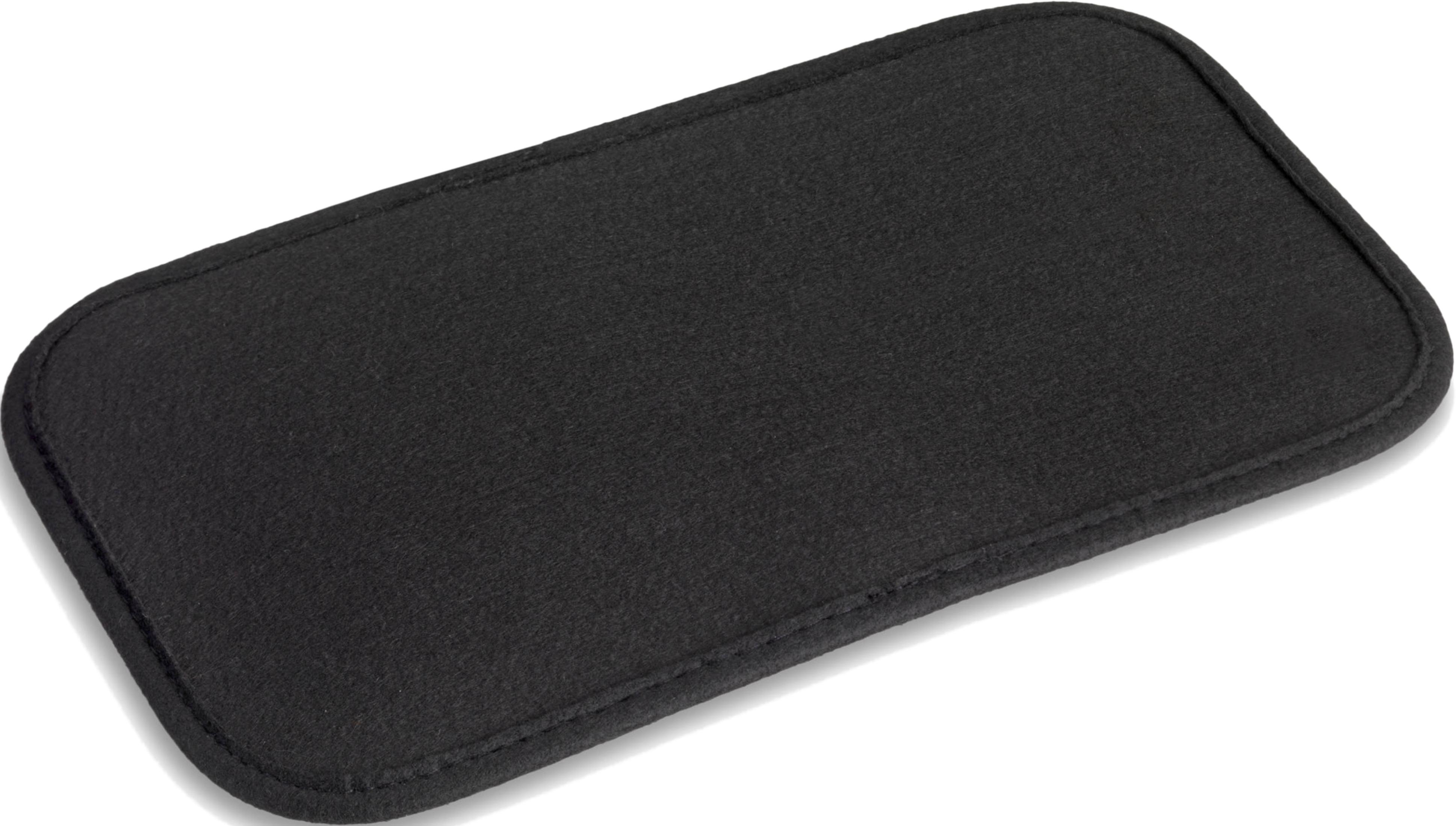 Czarny, prostokątny filcowy podkład pod napój z zaokrąglonymi rogami i widocznymi szwami.