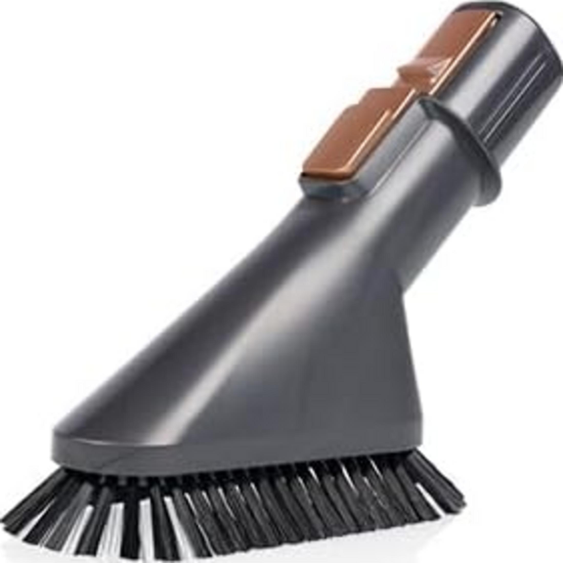 Accesorio gris para aspiradora con cepillo y elementos marrones.