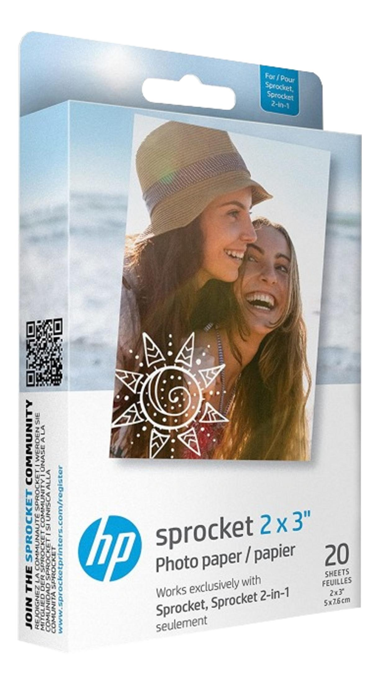 Opakowanie papieru fotograficznego HP Sprocket, 20 arkuszy, ze zdjęciem dwóch śmiejących się kobiet.