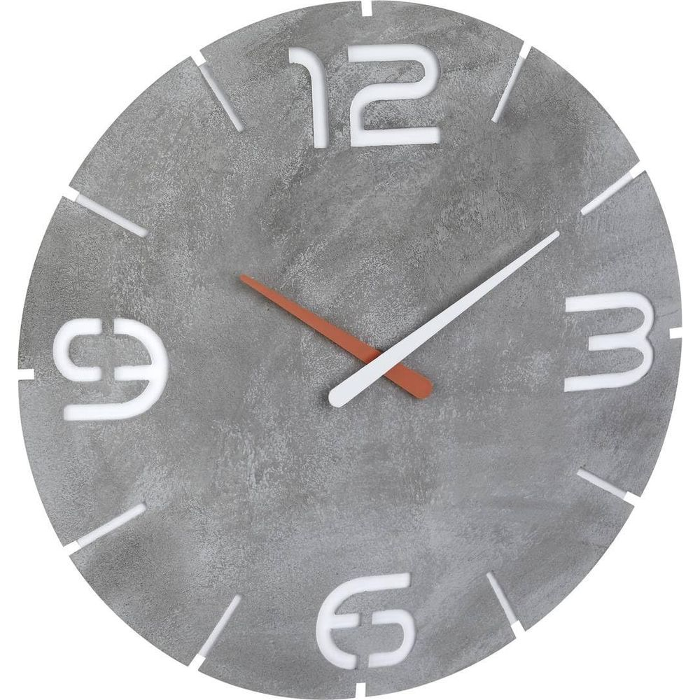 Graue Wanduhr mit weißen Ziffern und zwei Zeigern, einer weiß und einer orange.