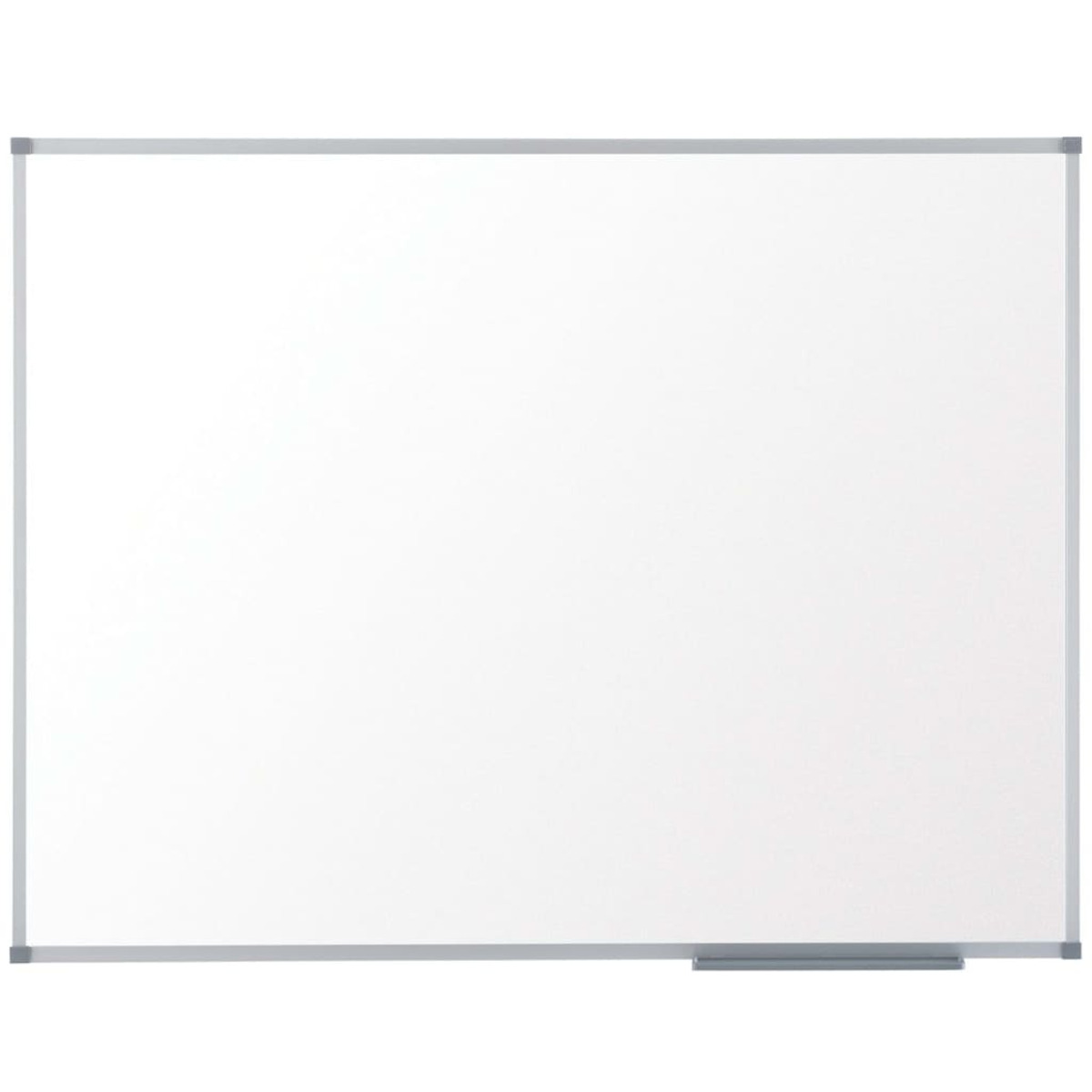 Ein leeres Whiteboard mit silbernem Rahmen und einer Ablage.