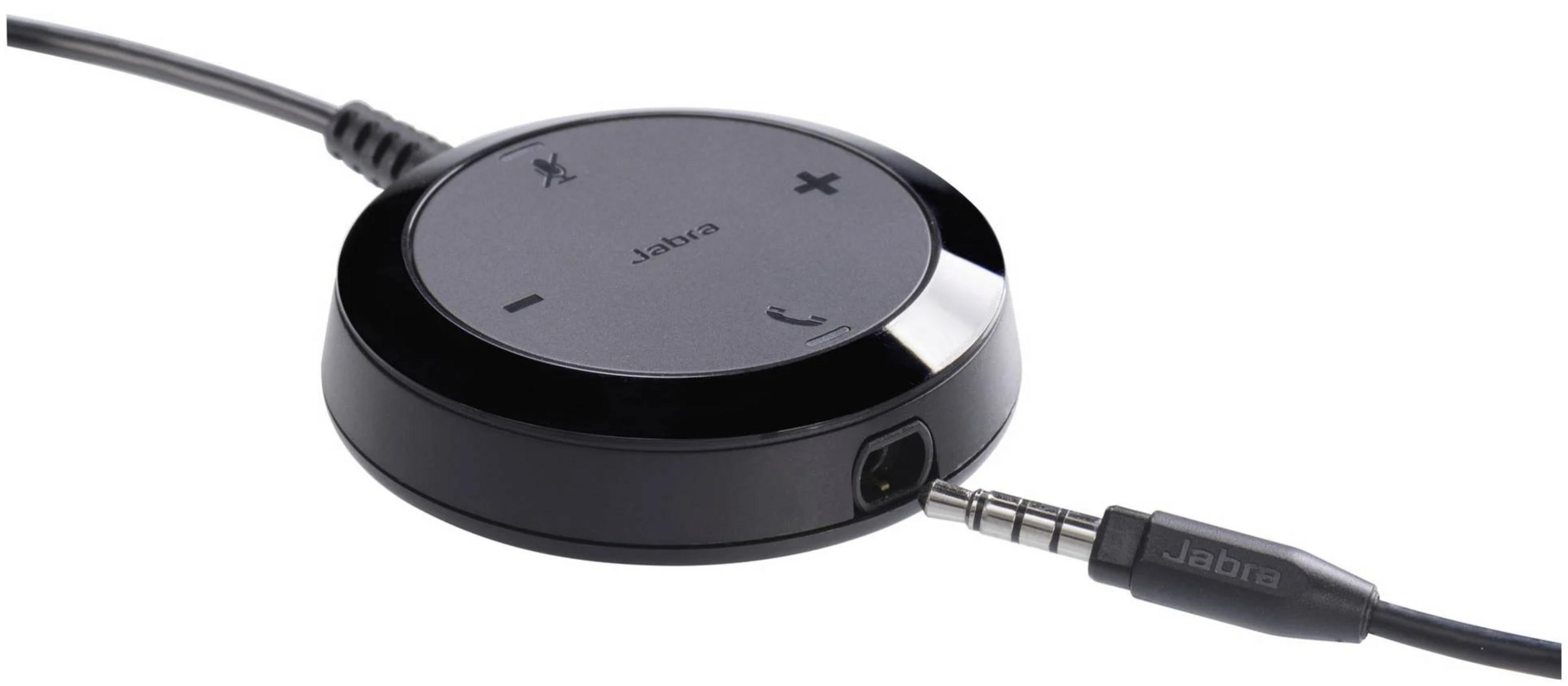 Czarny kabel audio Jabra z wbudowanym sterowaniem i wtyczką 3,5 mm.