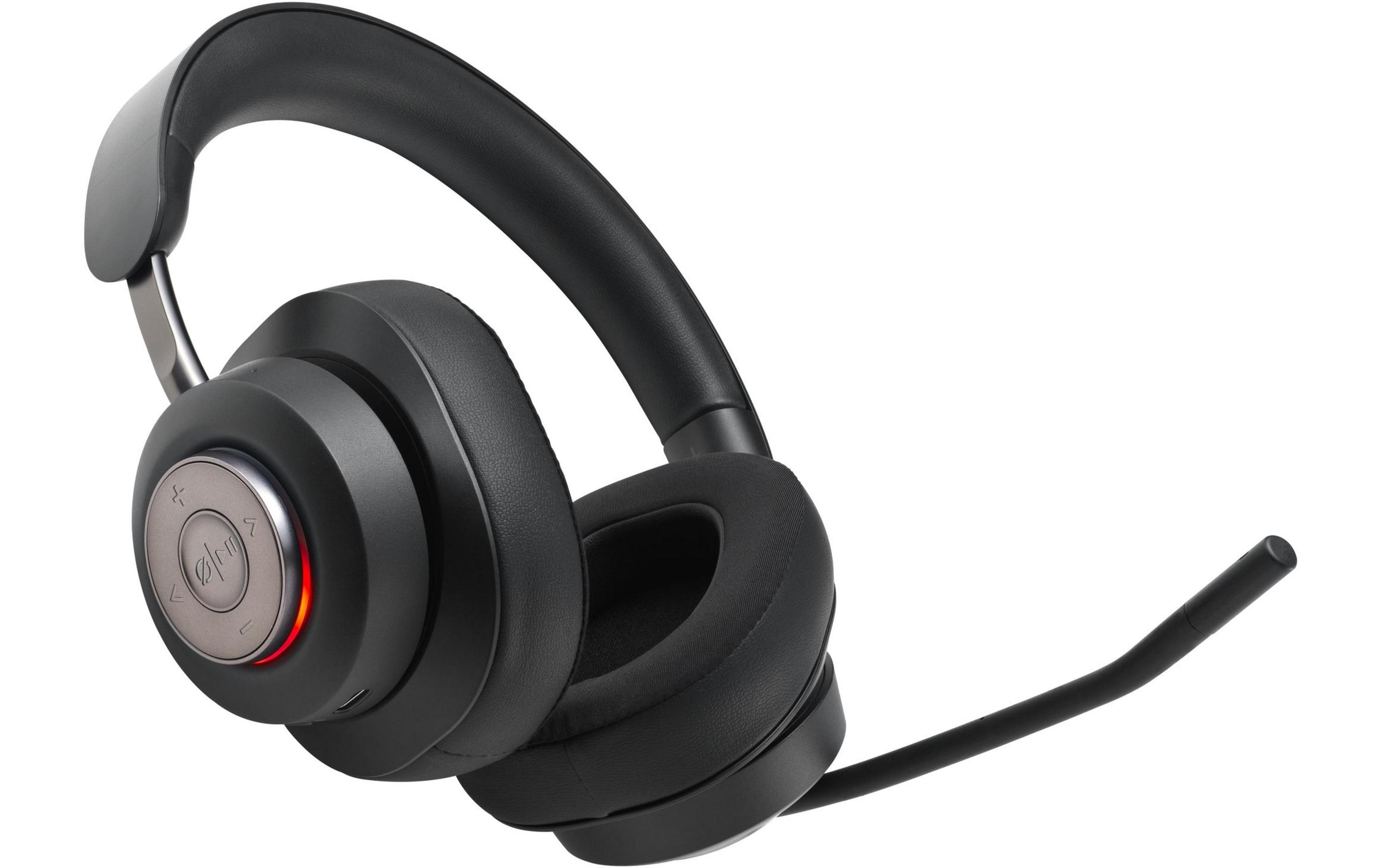 Czarne słuchawki nauszne z mikrofonem i czerwoną diodą.